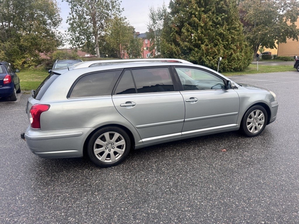 Toyota Avensis Kombi 1.8 VVT-i Euro 4 2008, bild 4/5