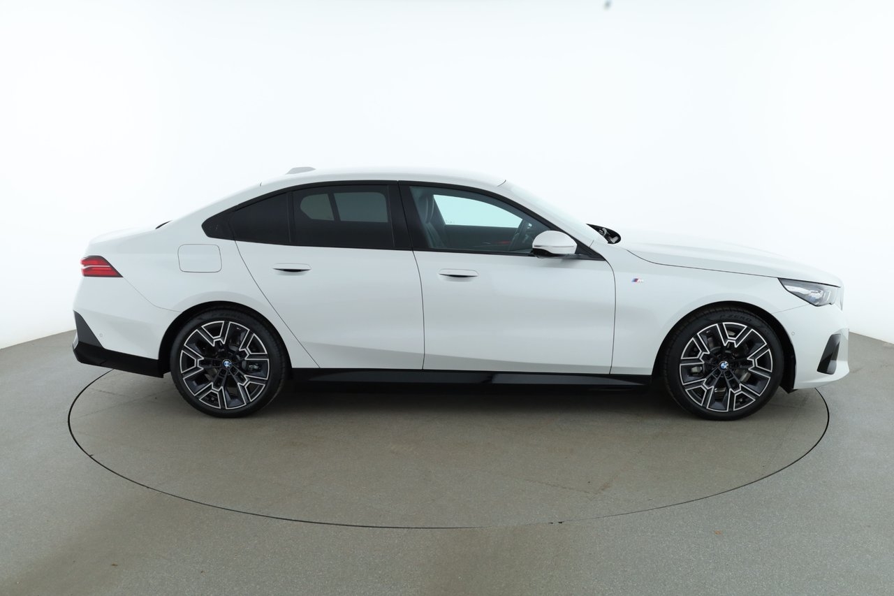 BMW 530 e xDrive M Sport / B&W 2025, bild 6/10