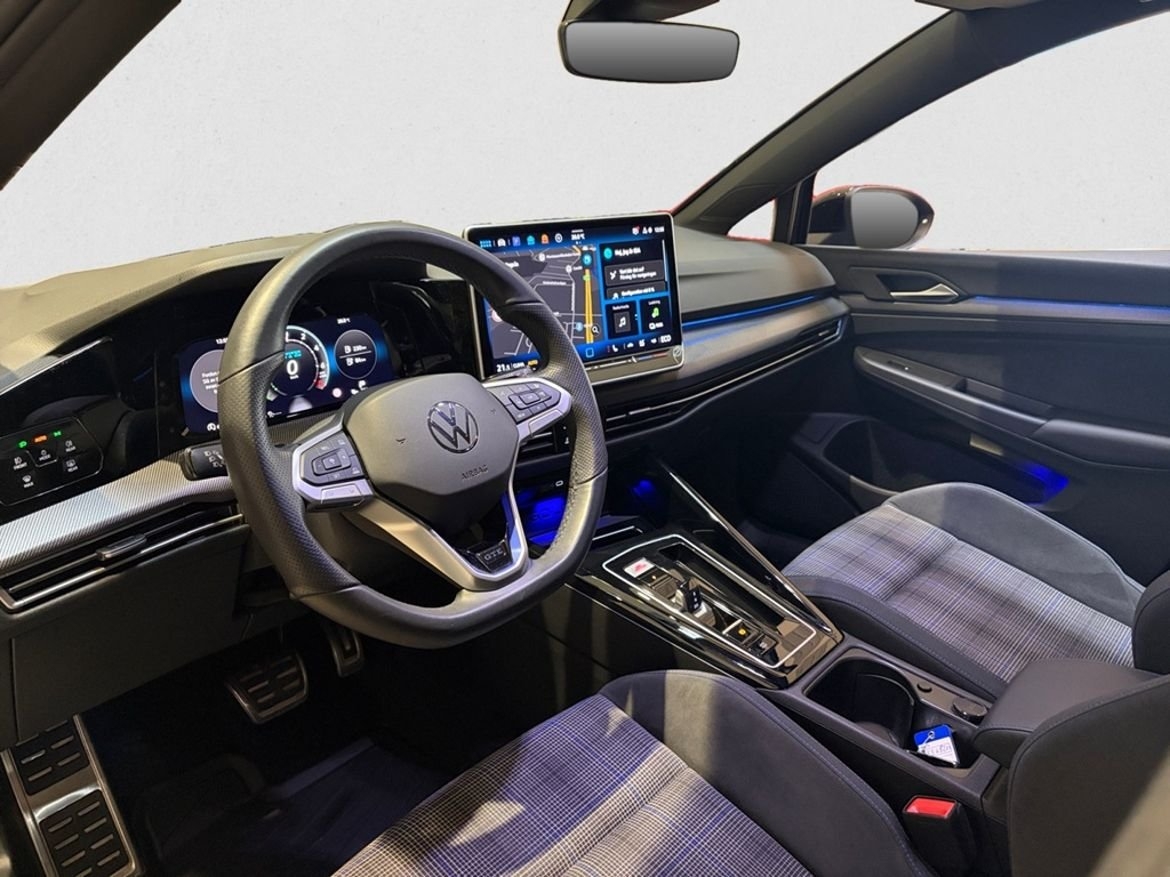 Volkswagen Golf 2024, photo 7/10
