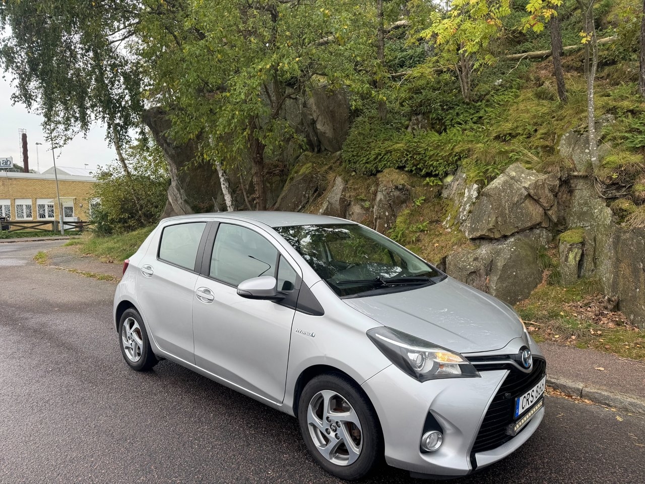Toyota Yaris Hybrid e-CVT Active 2016, bild 2/6