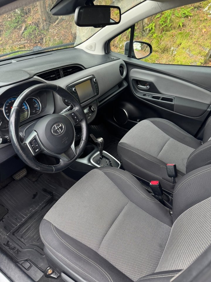Toyota Yaris Hybrid e-CVT Active 2016, bild 5/6