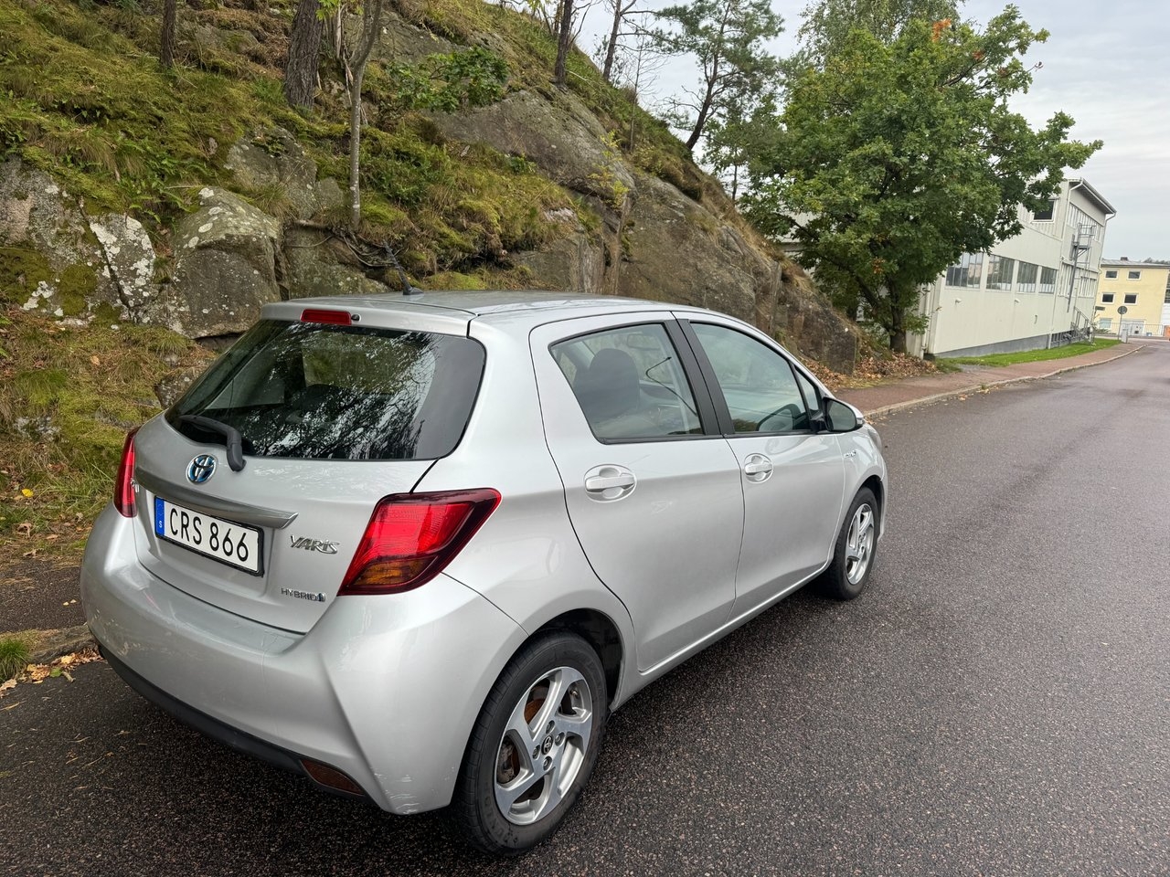 Toyota Yaris Hybrid e-CVT Active 2016, bild 4/6