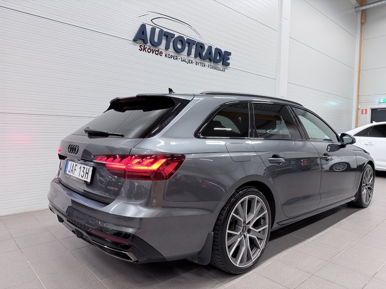 Audi A4 2023, bild 7/10