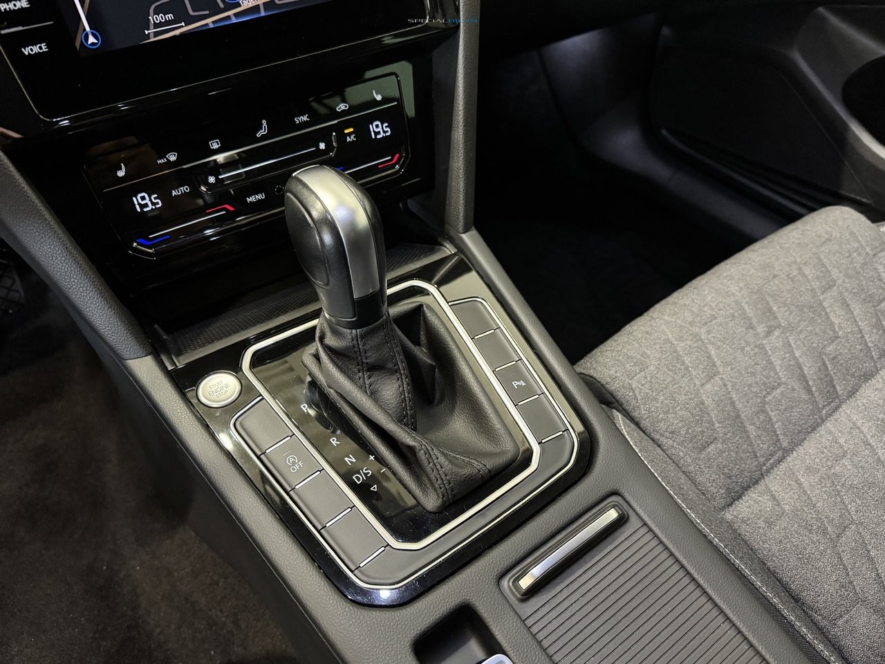 Volkswagen Passat 2023, bild 7/10