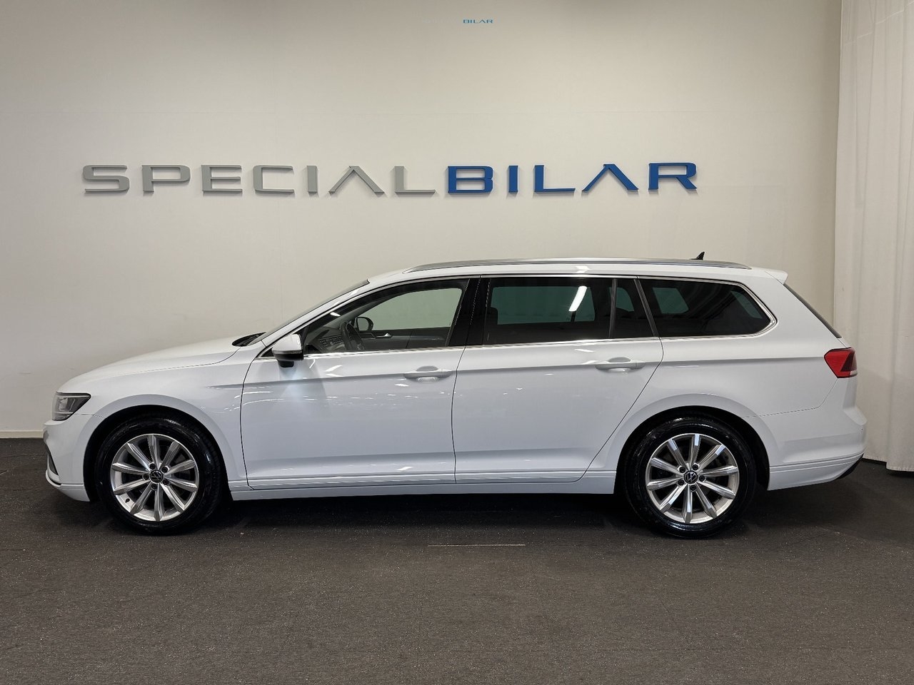 Volkswagen Passat 2023, bild 2/10