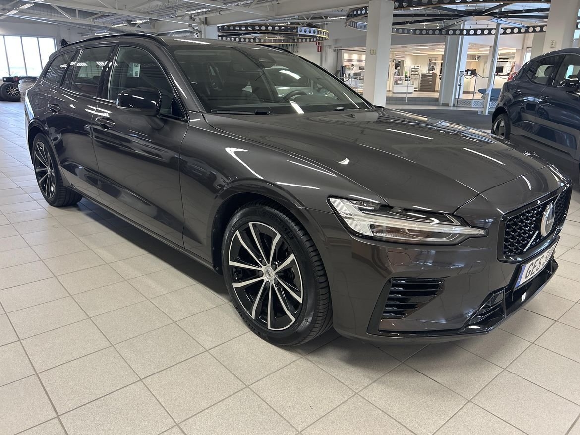 Volvo V60 T6 Plus Dark Edition 2025, bild 2/4