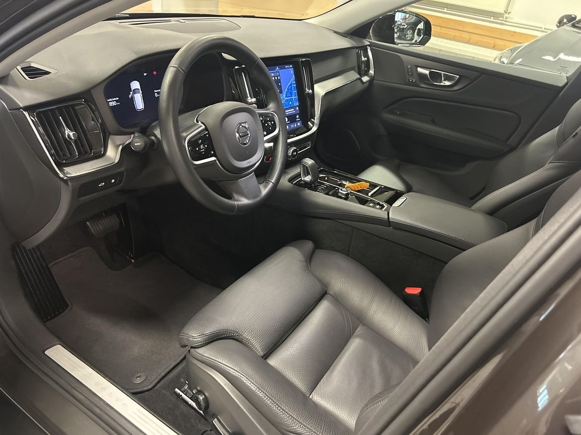 Volvo V60 T6 Plus Dark Edition 2025, bild 4/4