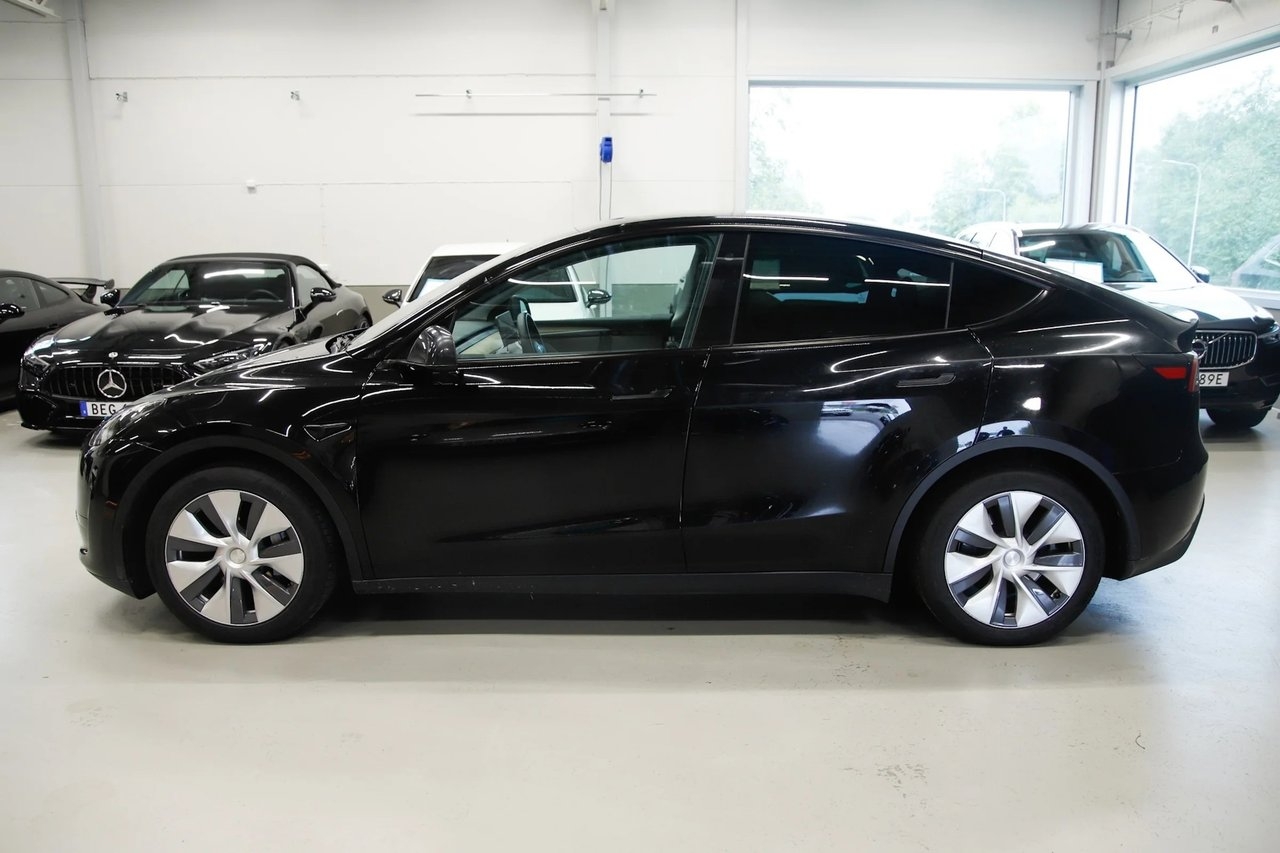Tesla Model Y Standard Range RWD OBS 2023, bild 3/10