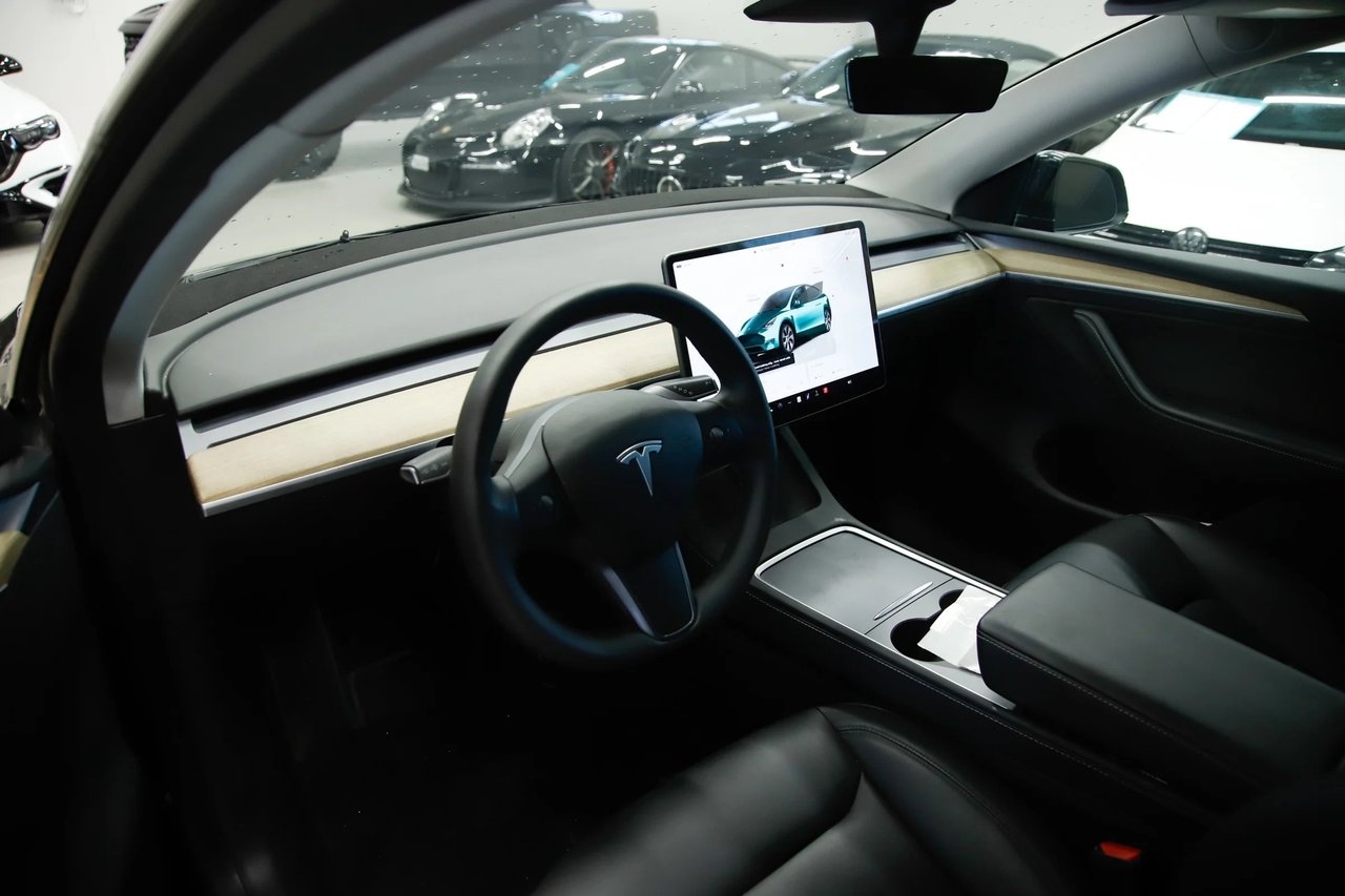 Tesla Model Y Standard Range RWD OBS 2023, bild 6/10