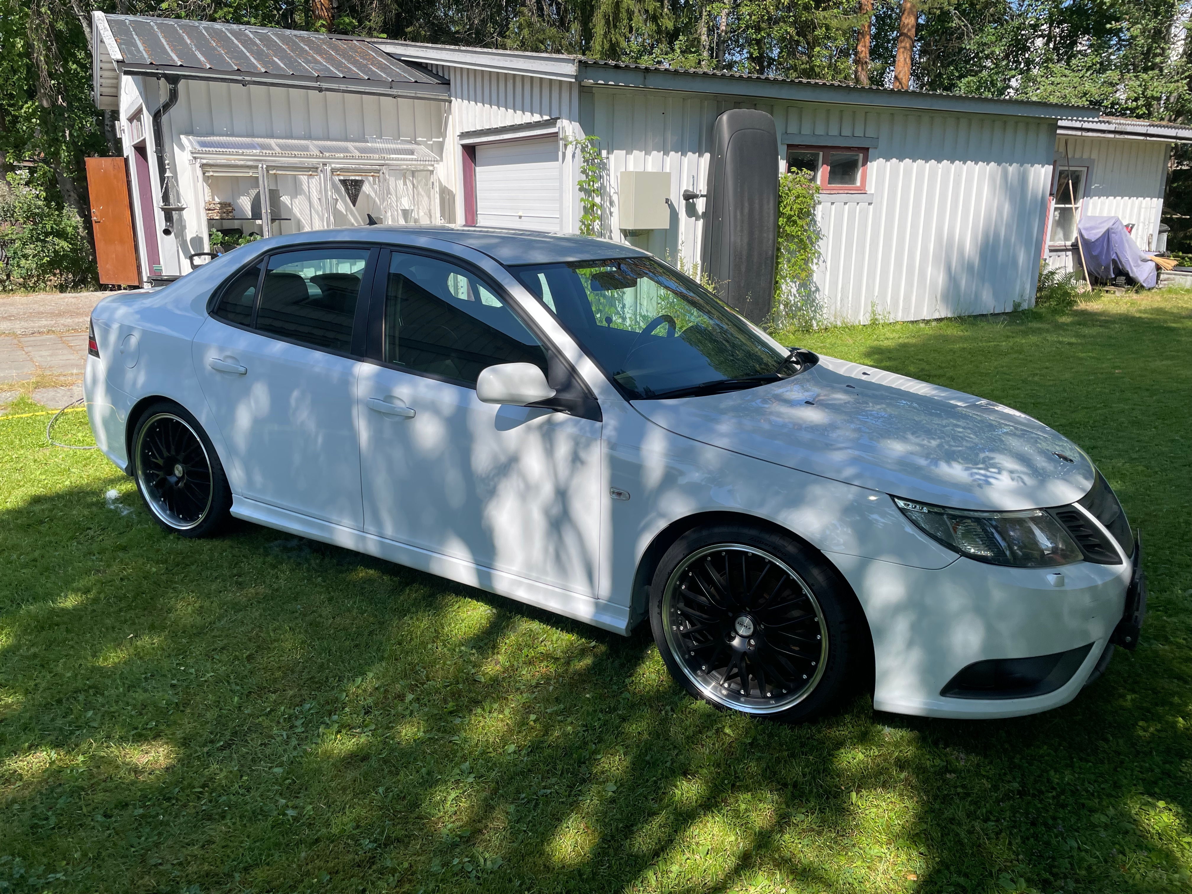 Saab 9-3 SportSedan 1.9 TTiD Manuell 2011, bild 3/8