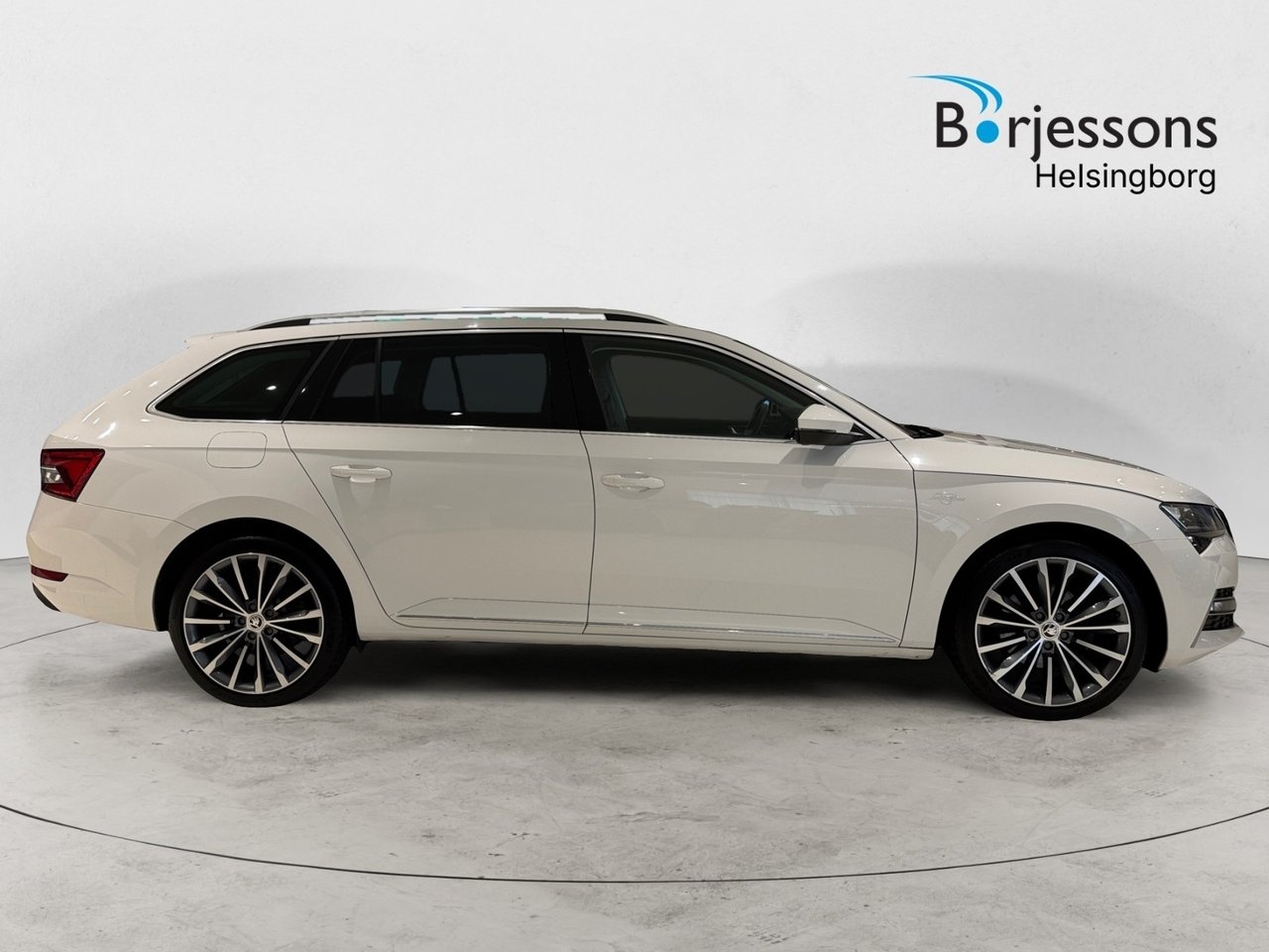 Skoda Superb 2020, bild 2/10