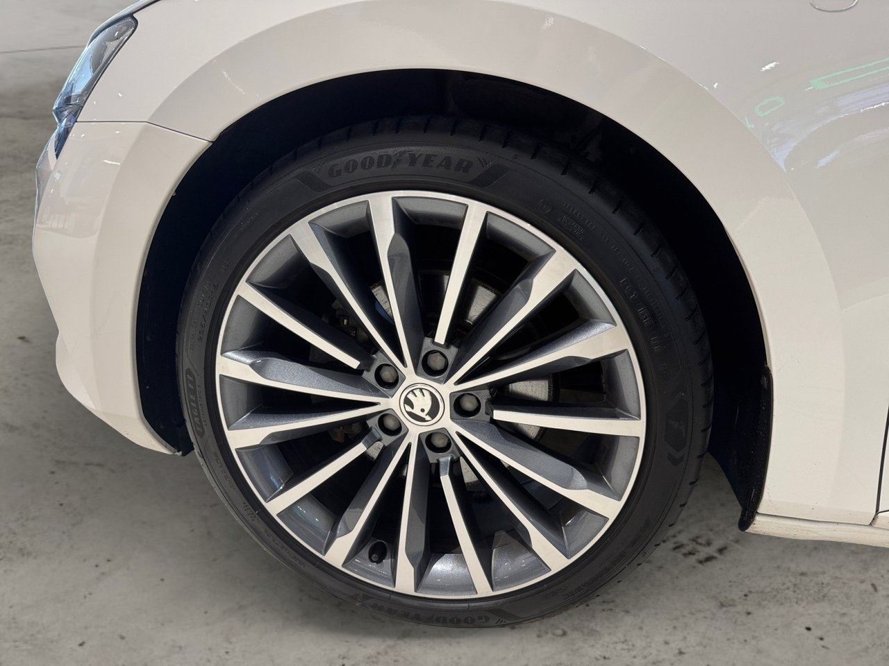 Skoda Superb 2020, bild 6/10