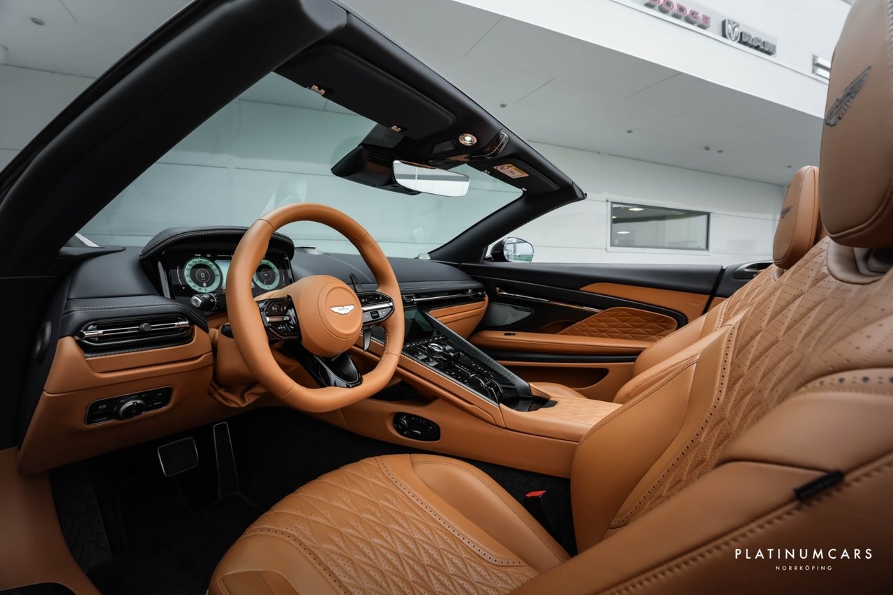 Aston Martin DB12 2024, bild 5/10