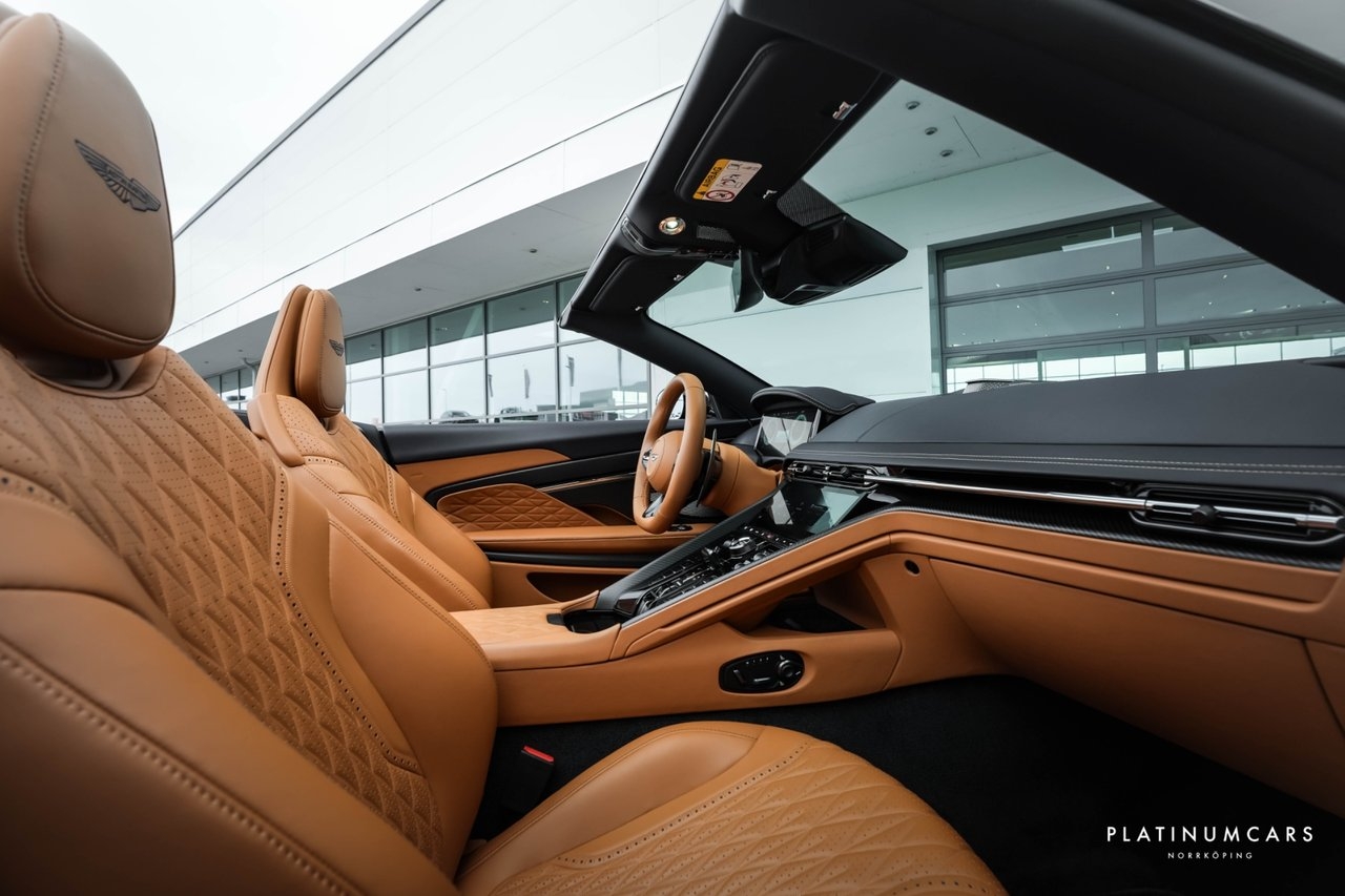 Aston Martin DB12 2024, bild 6/10