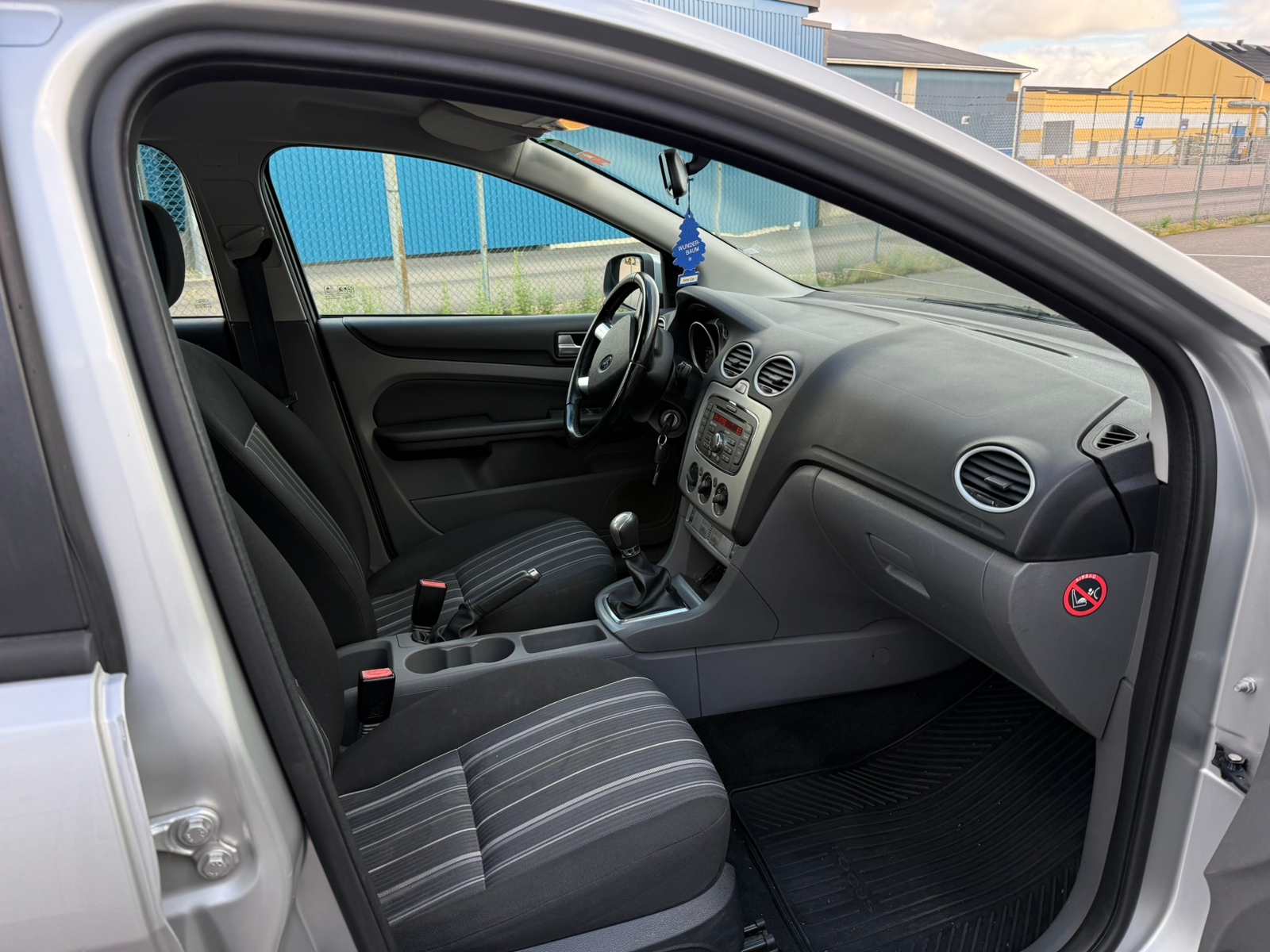 Ford Focus 5-dörrars 1.6 TDCi Manuell 2011, bild 7/9