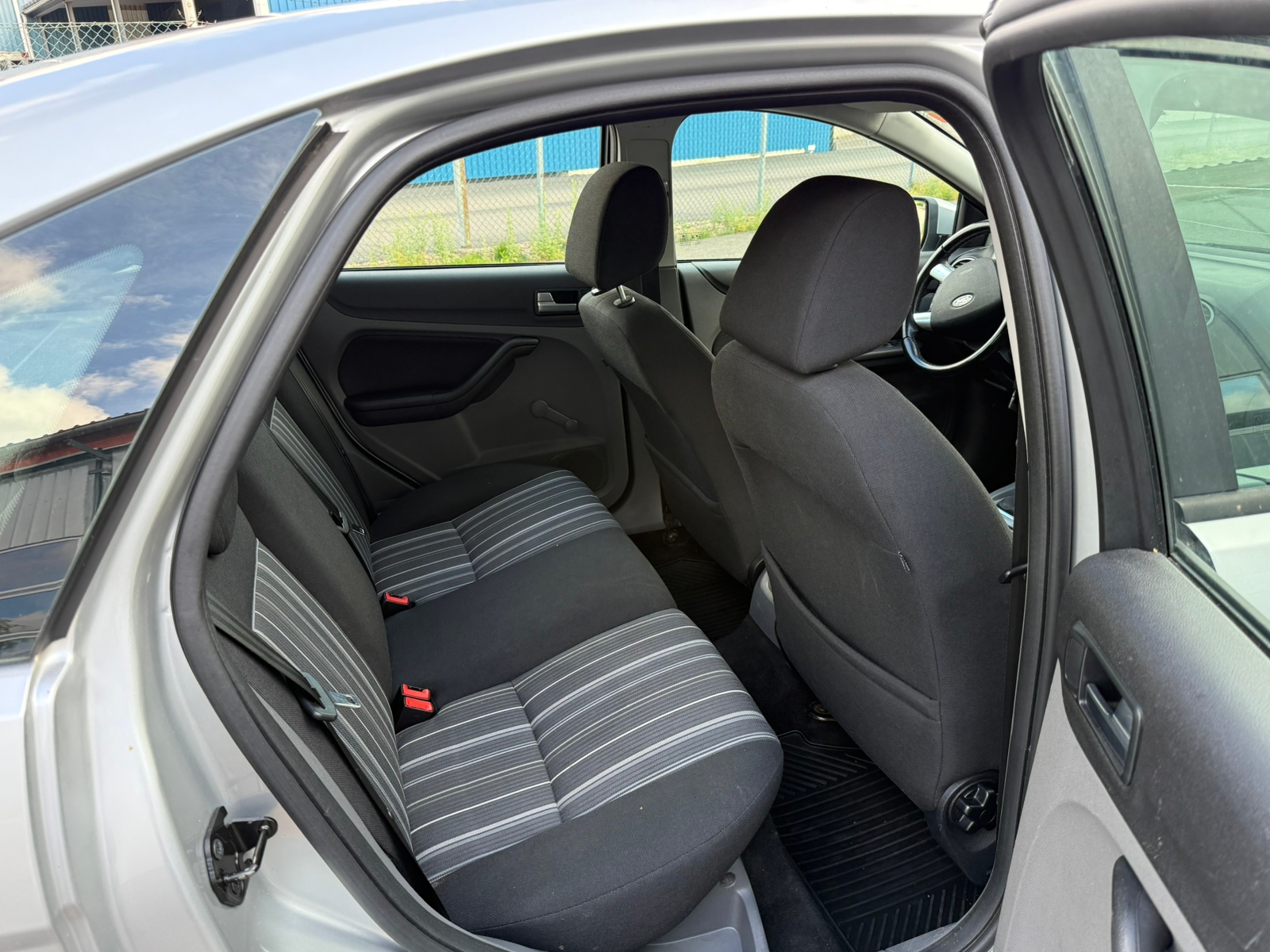 Ford Focus 5-dörrars 1.6 TDCi Manuell 2011, bild 6/9
