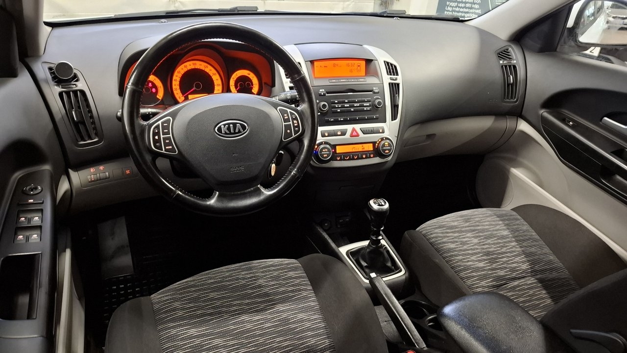 Kia Ceed 2010, bild 2/10