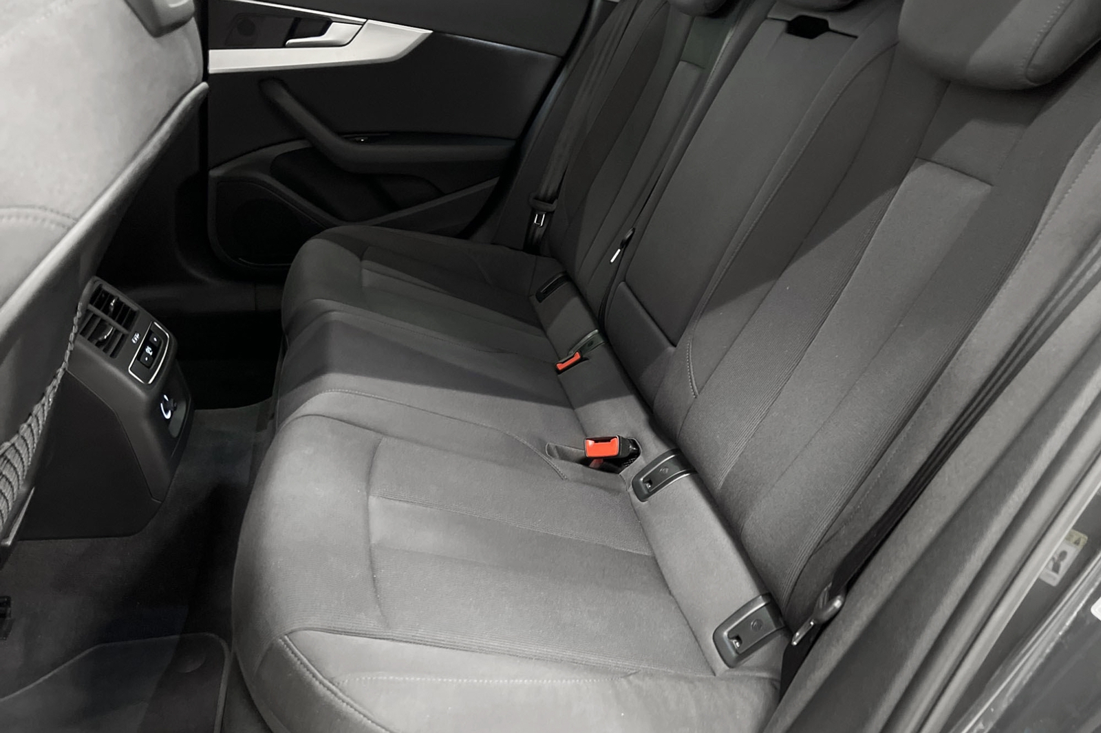 Audi A4 Avant 2.0 TDI quattro S Tronic 2018, bild 3/6