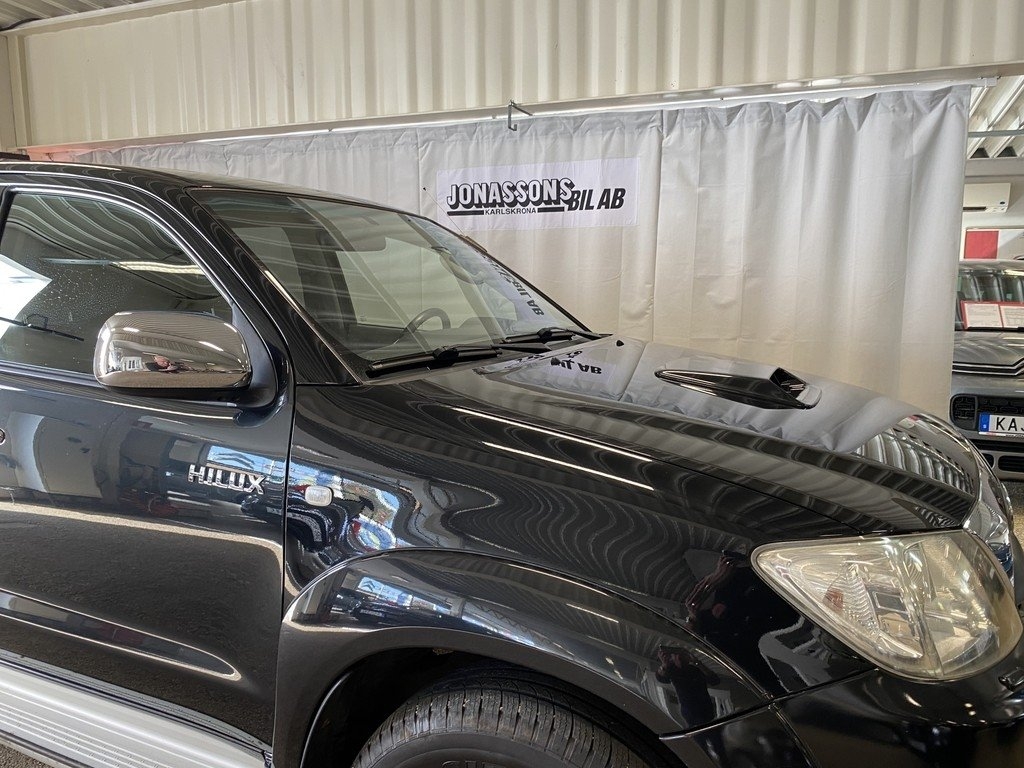 Toyota HiLux 2011, bild 2/8
