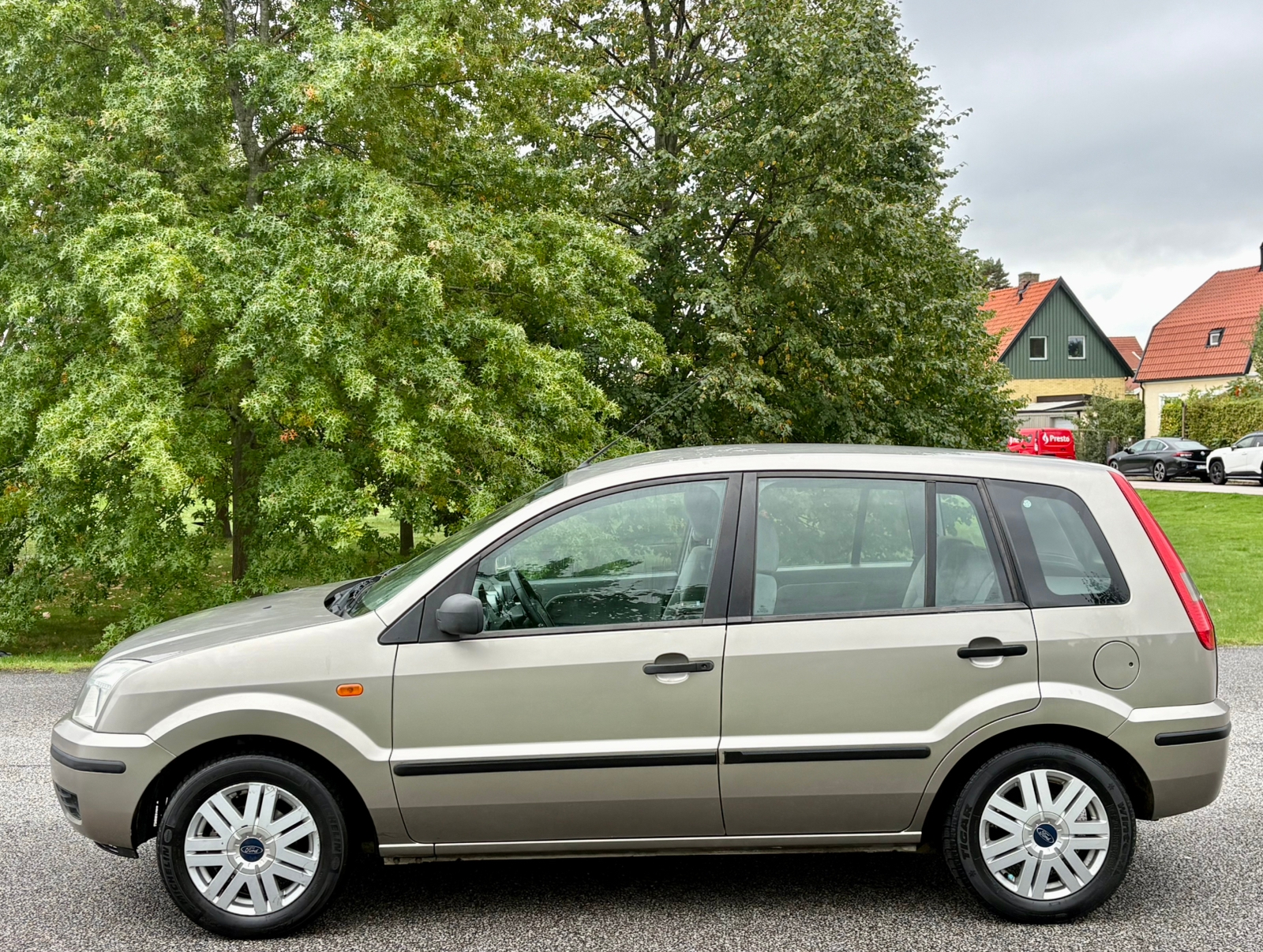 Ford Fusion 1.4 Manuell 2003, bild 2/7