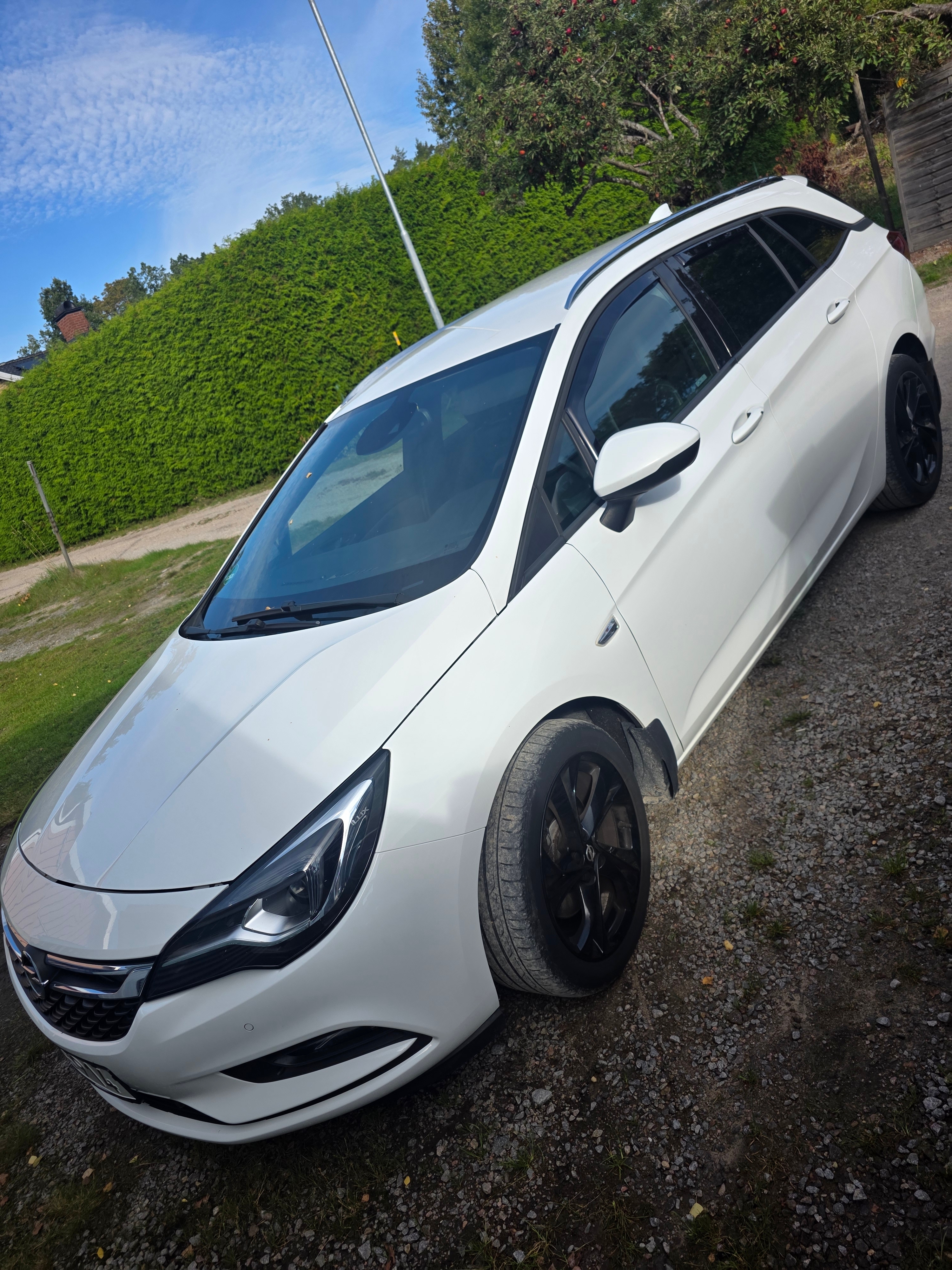 Opel Astra Sports Tourer 1.6 CDTI 2017, kuva 2/9