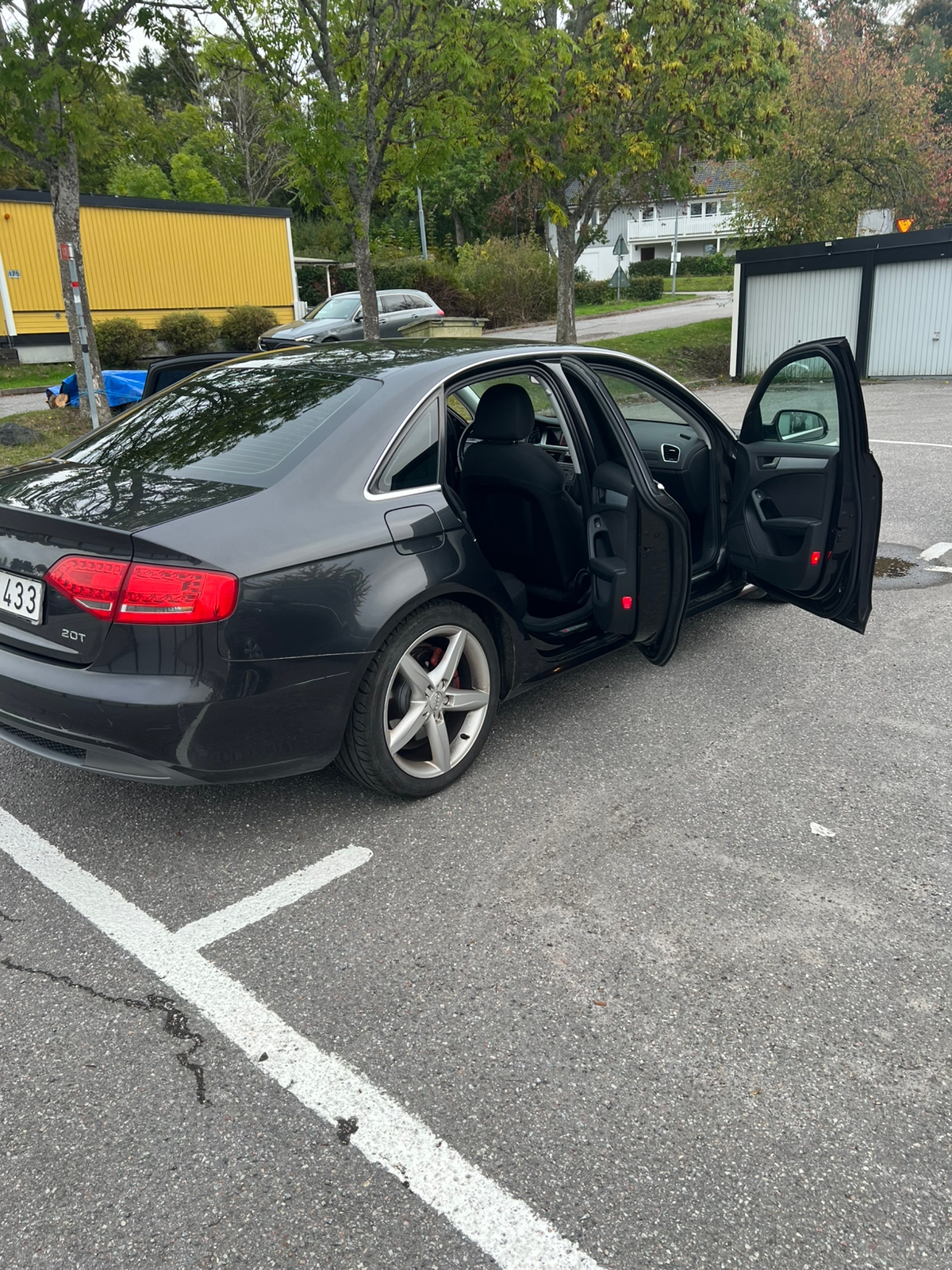 Audi A4 Sedan 2.0 TFSI E85 Manuell 2010, bild 5/10