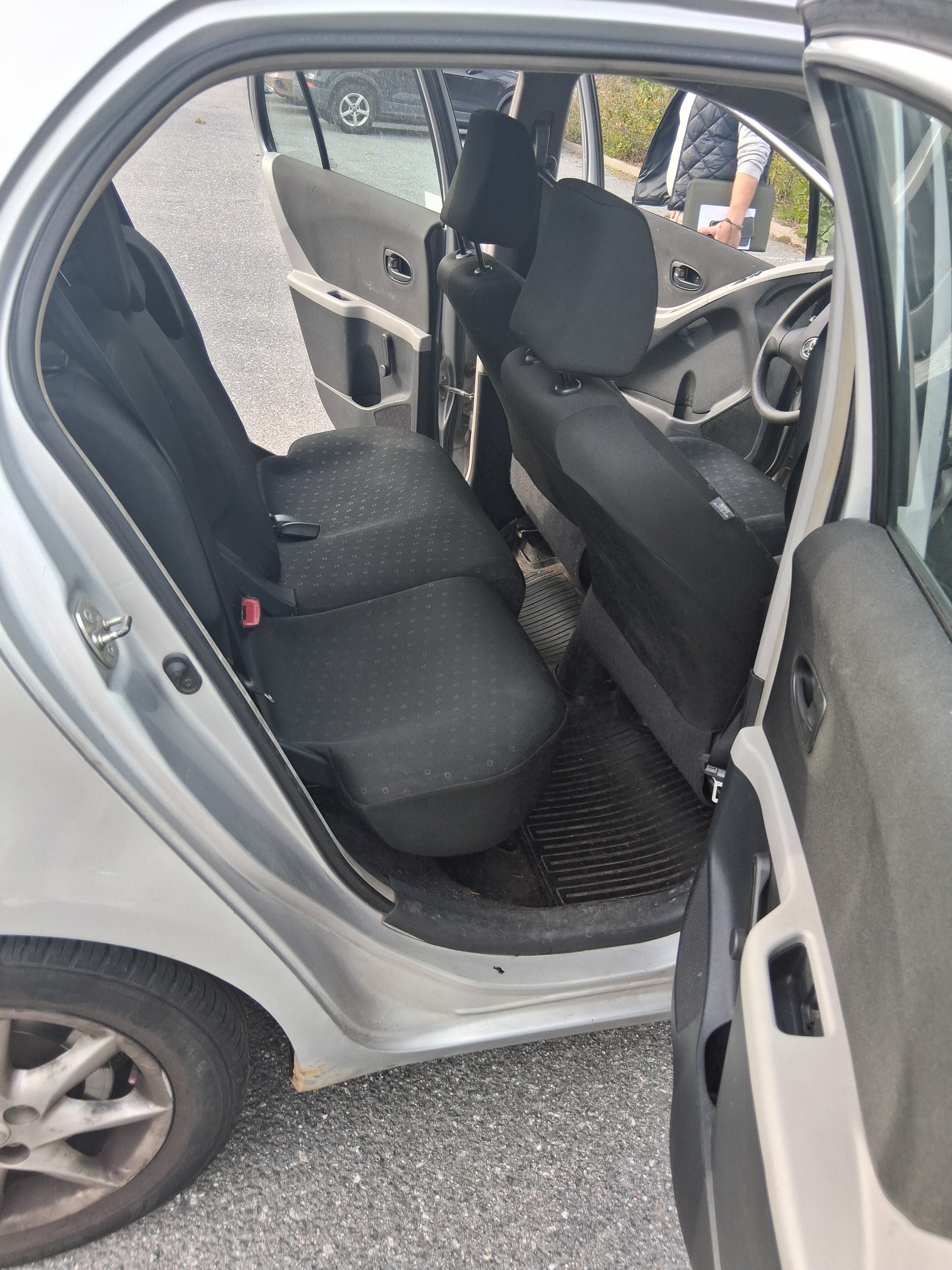 Toyota Yaris 5-dörrar 1.3 VVT-i Manuell 2006, bild 5/5