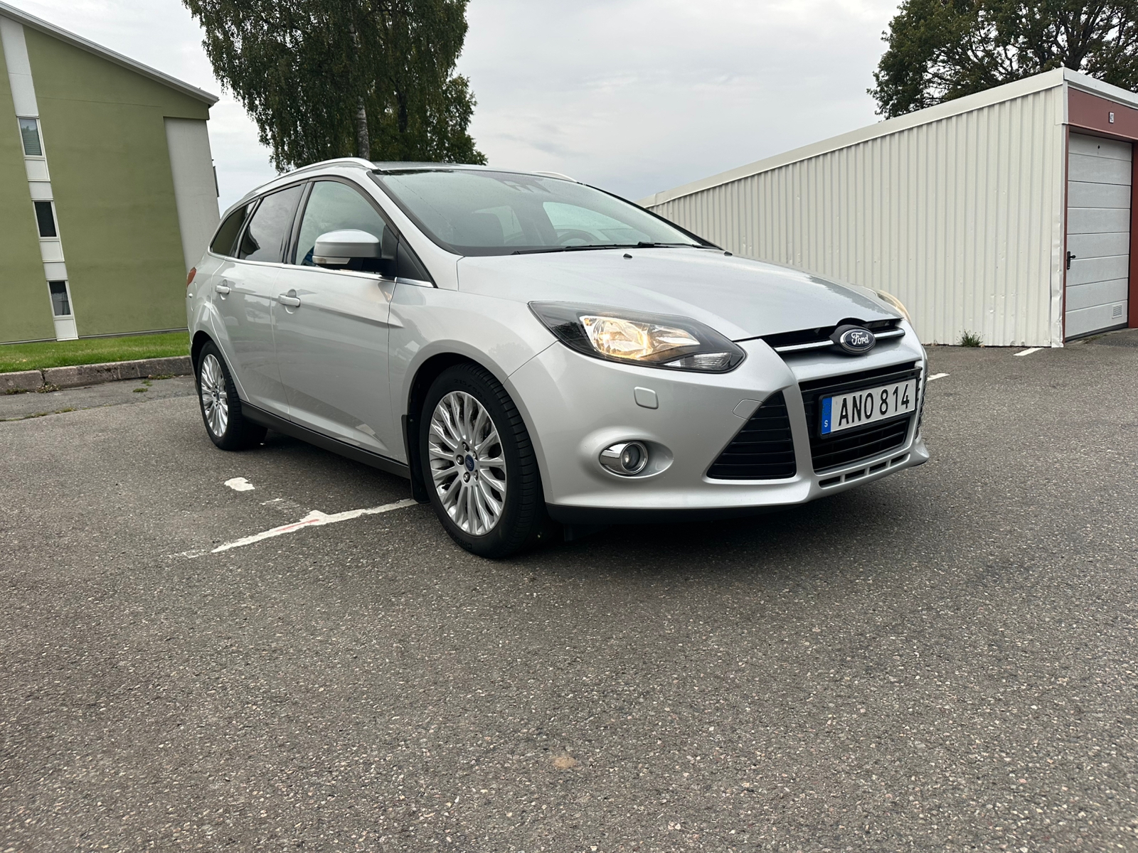 Ford Focus Kombi 1.6 TDCi Manuell 2014, bild 2/10