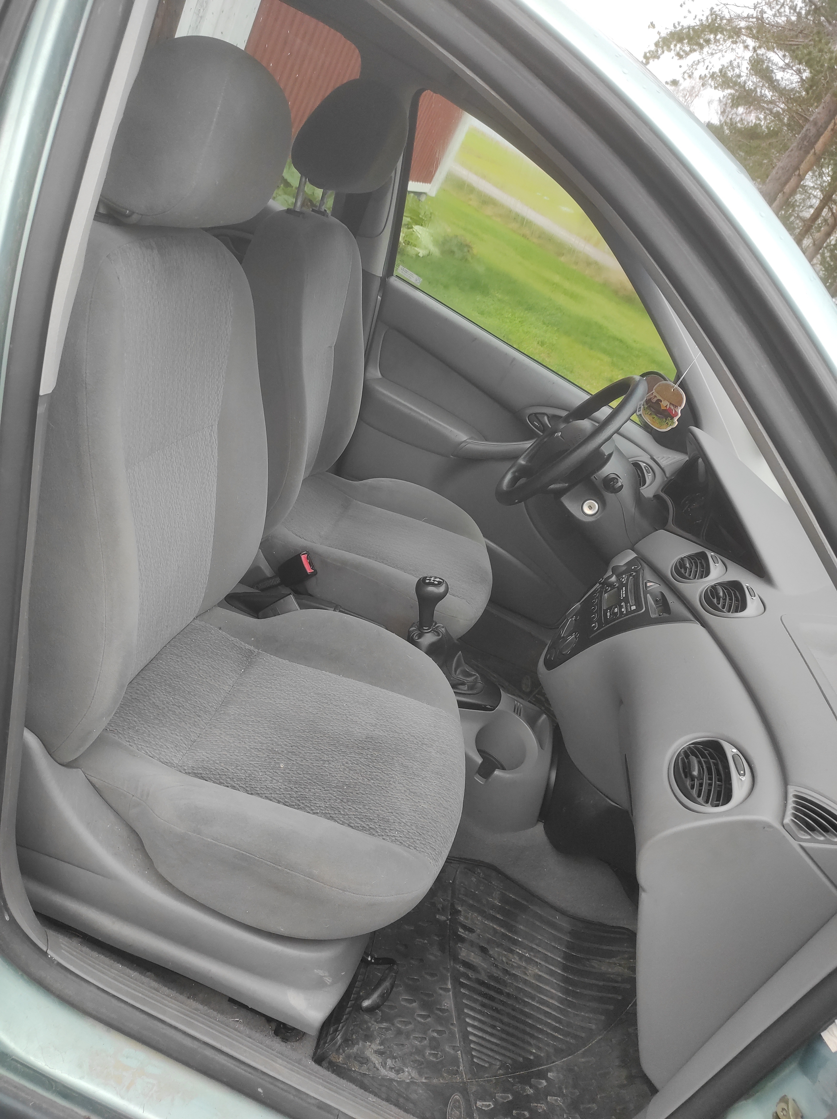 Ford Focus 5-dörrars 1.6 Manuell 1999, kuva 6/10