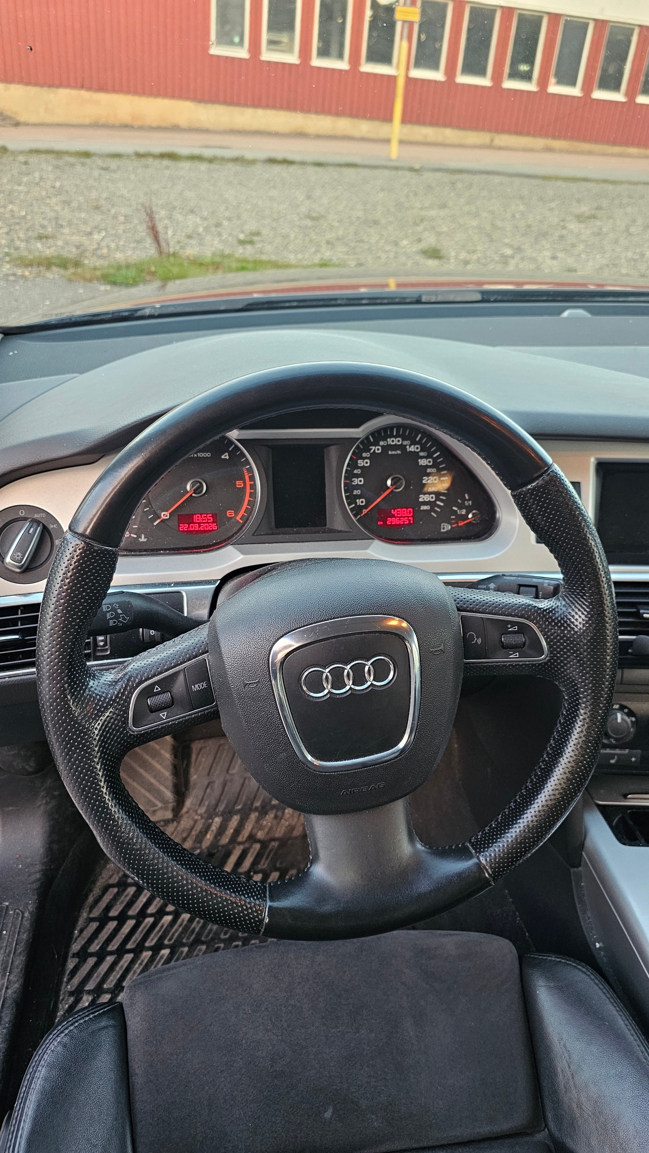Audi A6 Avant 2.0 TDI DPF Multitronic 2010, bild 2/8