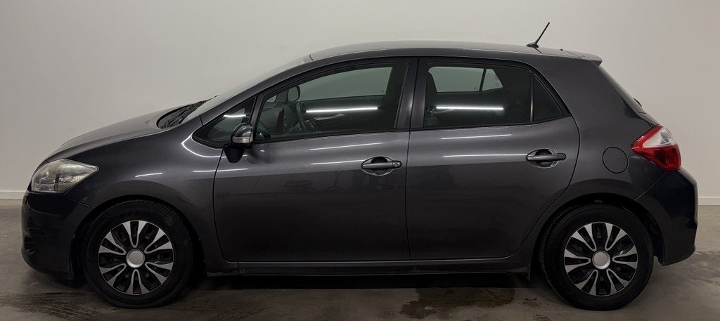 Toyota Auris 2010, bild 2/9
