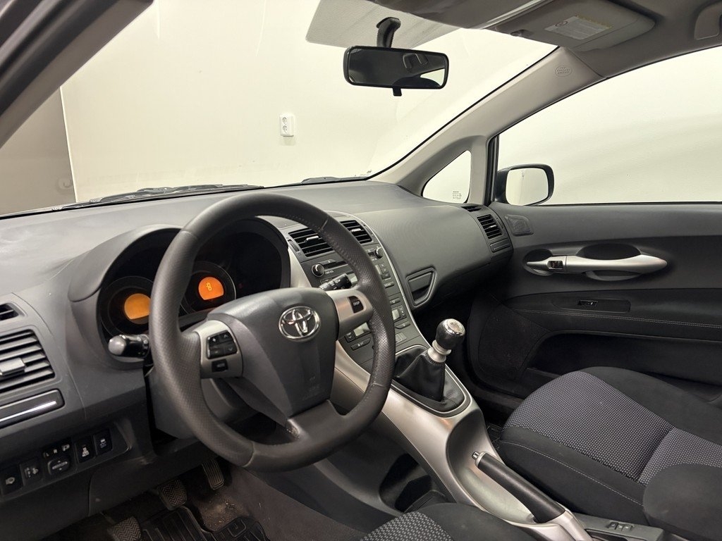 Toyota Auris 2010, bild 7/9
