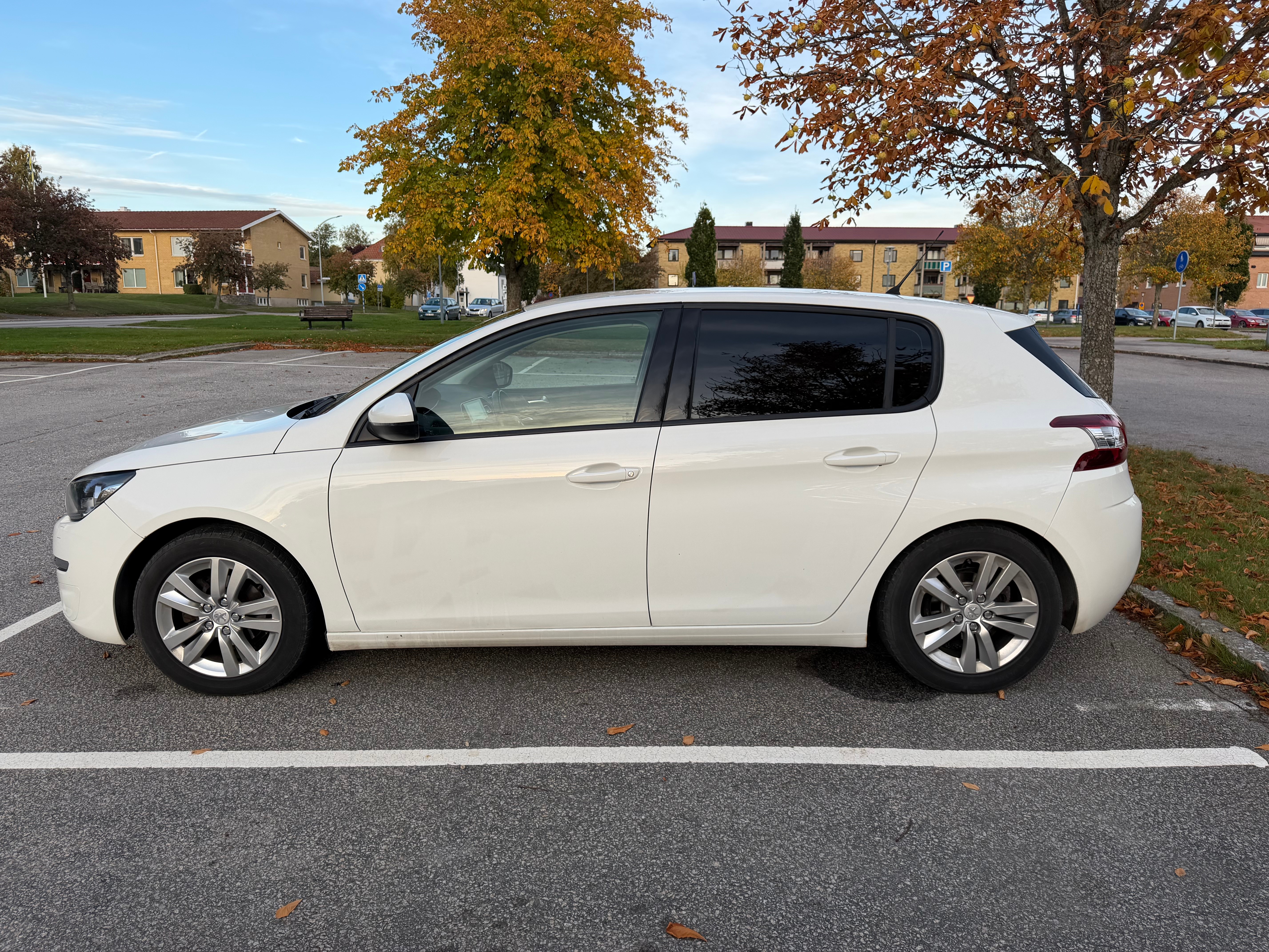 Peugeot 308 1.2 PureTech 110 Manuell 2014, bild 6/10