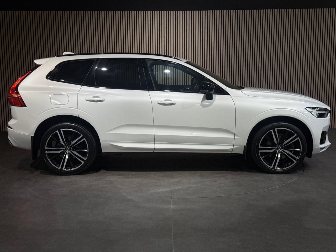 Volvo XC60 B4 Geartronic R-Design 2021, bild 3/10