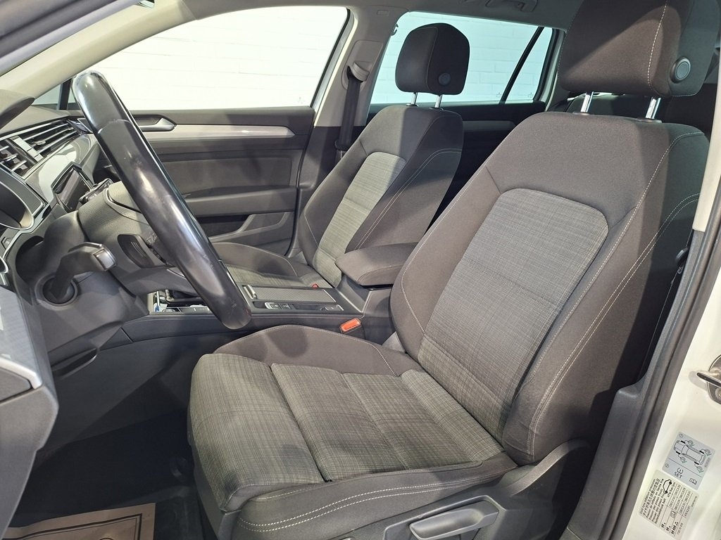 Volkswagen Passat 2020, bild 5/10