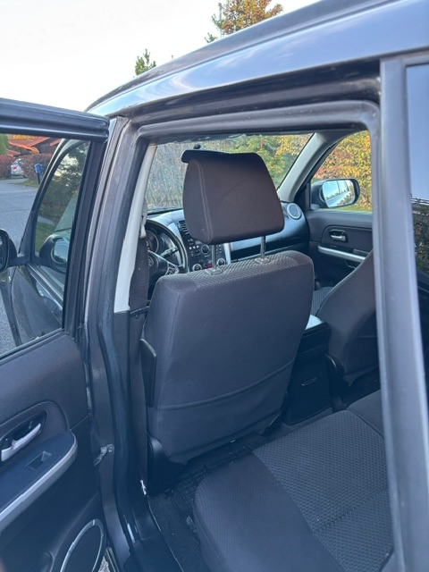 Suzuki Grand Vitara 2011, bild 3/4