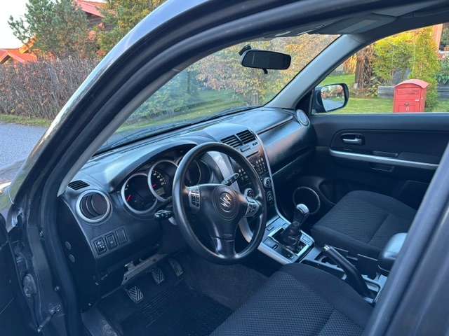 Suzuki Grand Vitara 2011, bild 4/4
