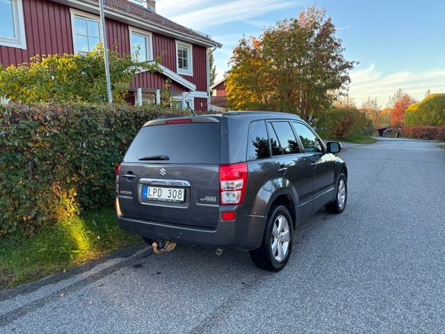 Suzuki Grand Vitara 2011, bild 2/4