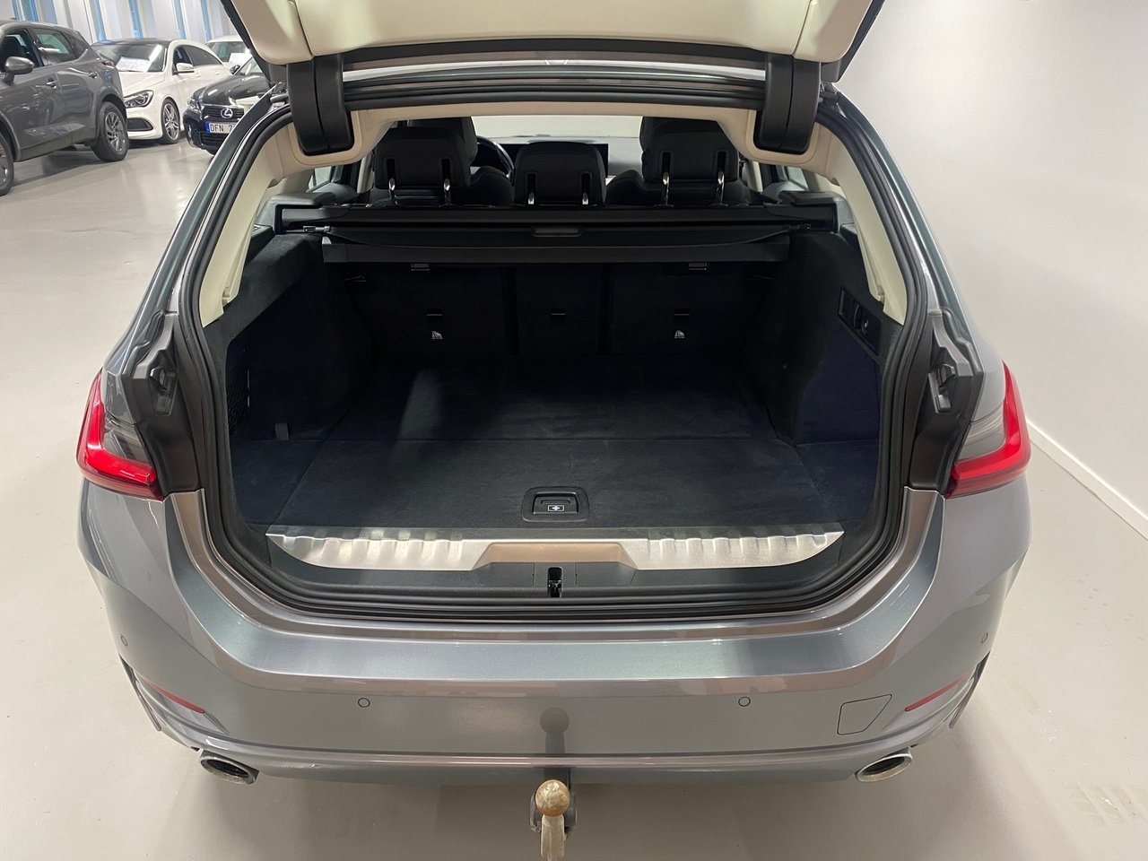 BMW 330 2024, bild 6/10