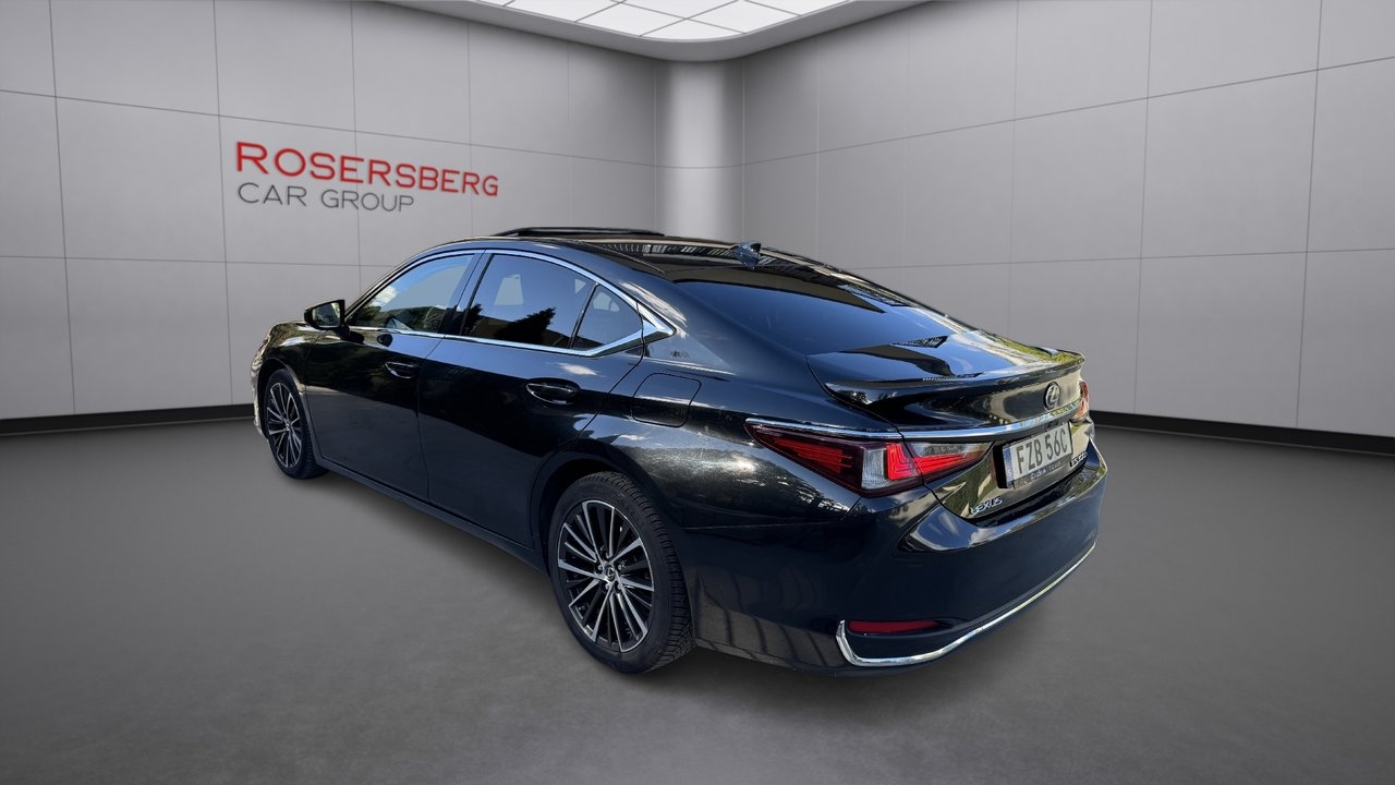 Lexus ES 2023, photo 3/10