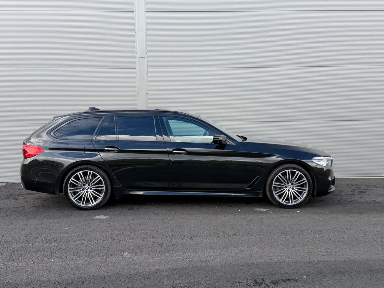 BMW 520 2018, photo 6/10