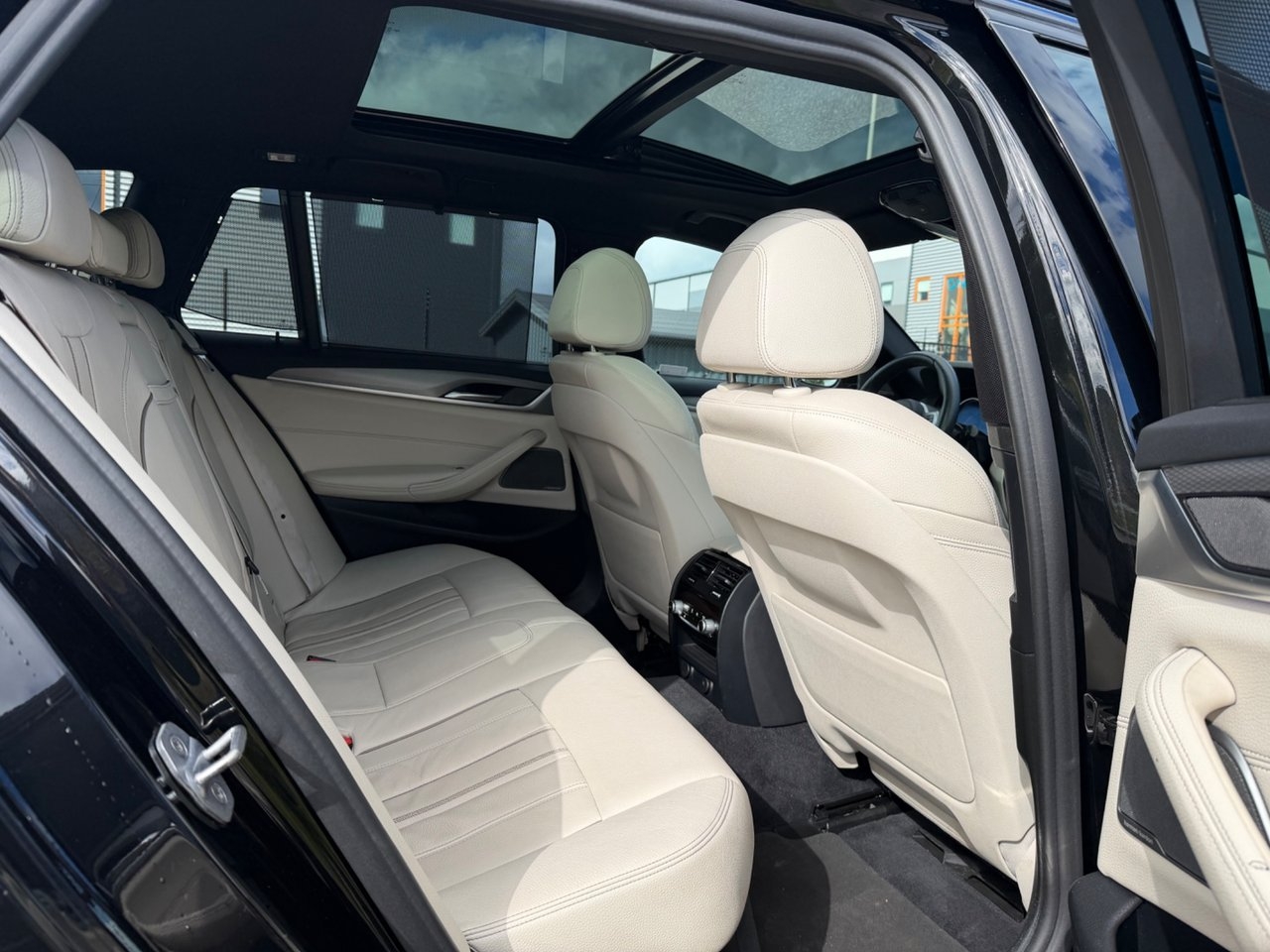 BMW 520 2018, photo 7/10