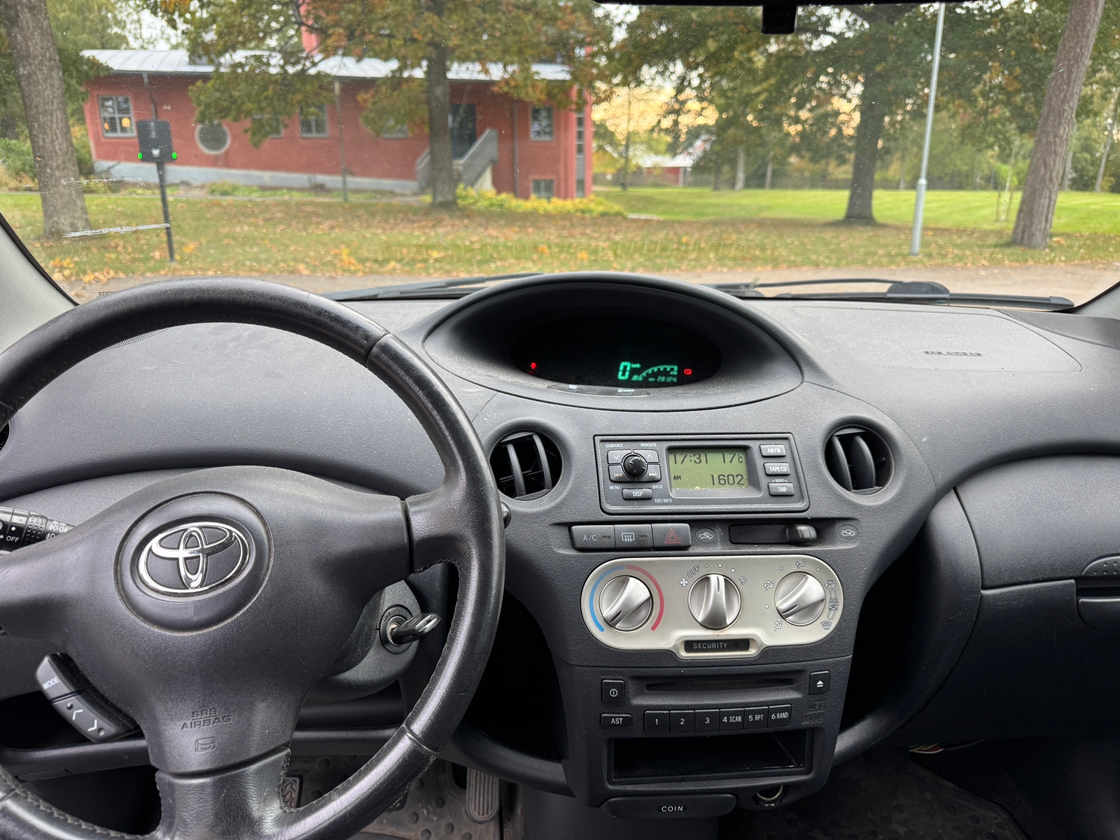 Toyota Yaris 5-dörrar 1.3 VVT-i Manuell 2004, bild 6/6