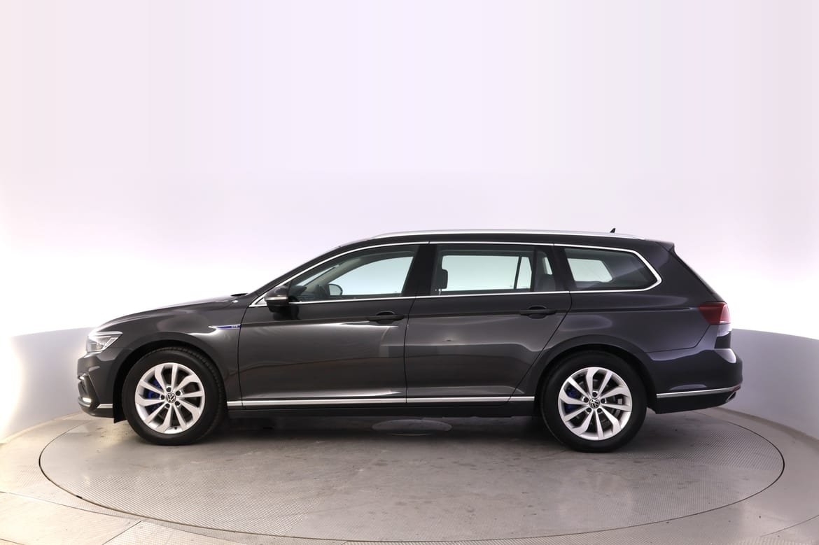 Volkswagen Passat 2023, bild 2/10