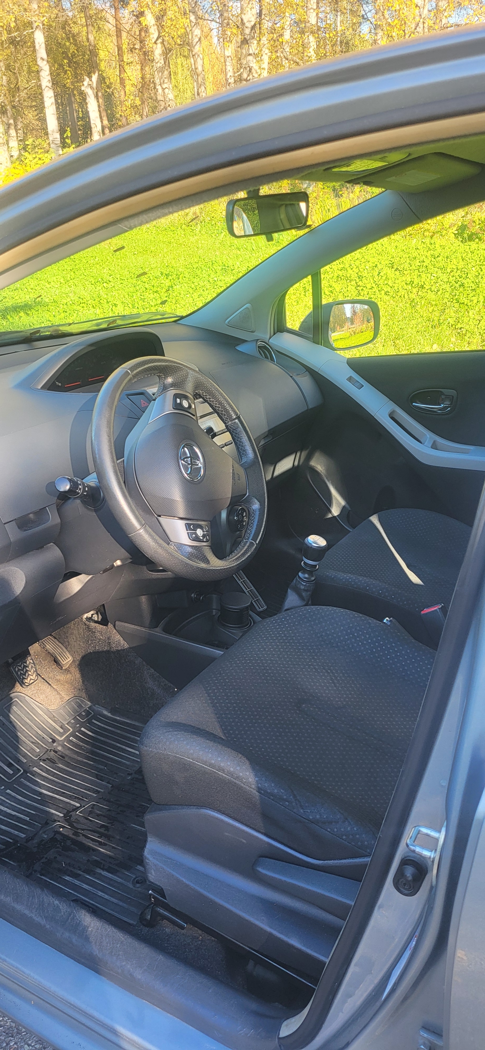 Toyota Yaris 2011, bild 7/8