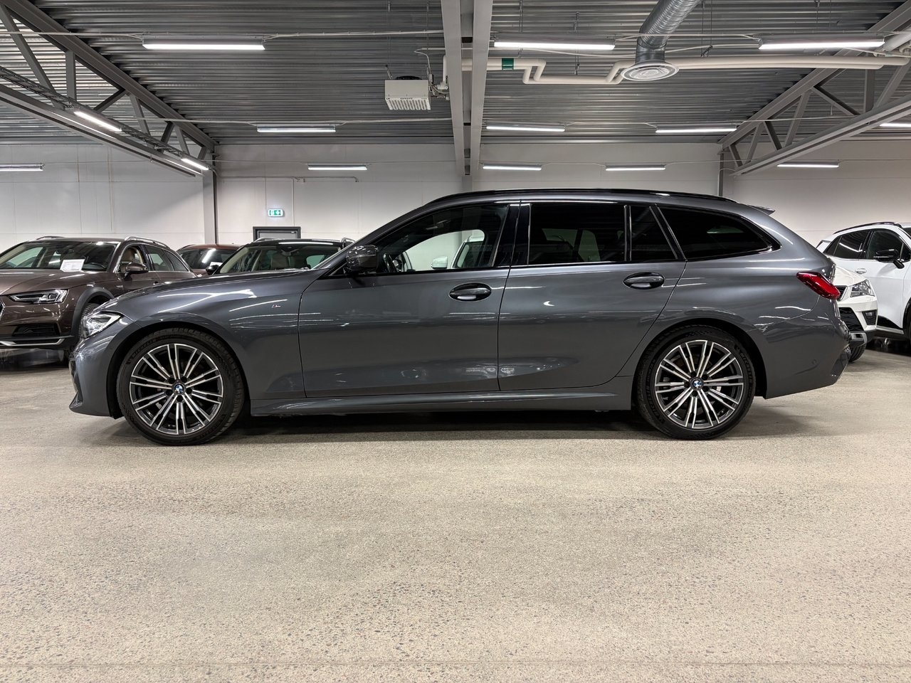 BMW 320 2020, photo 2/10