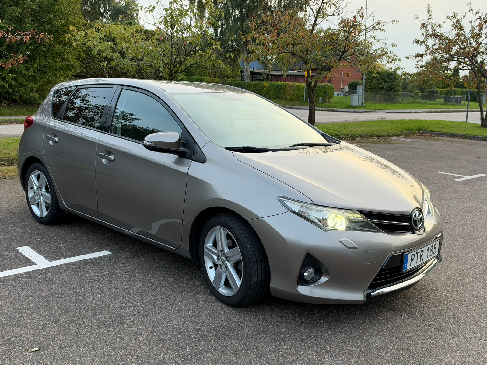 Toyota Auris 1.6 Valvematic Manuell 2014, bild 2/8