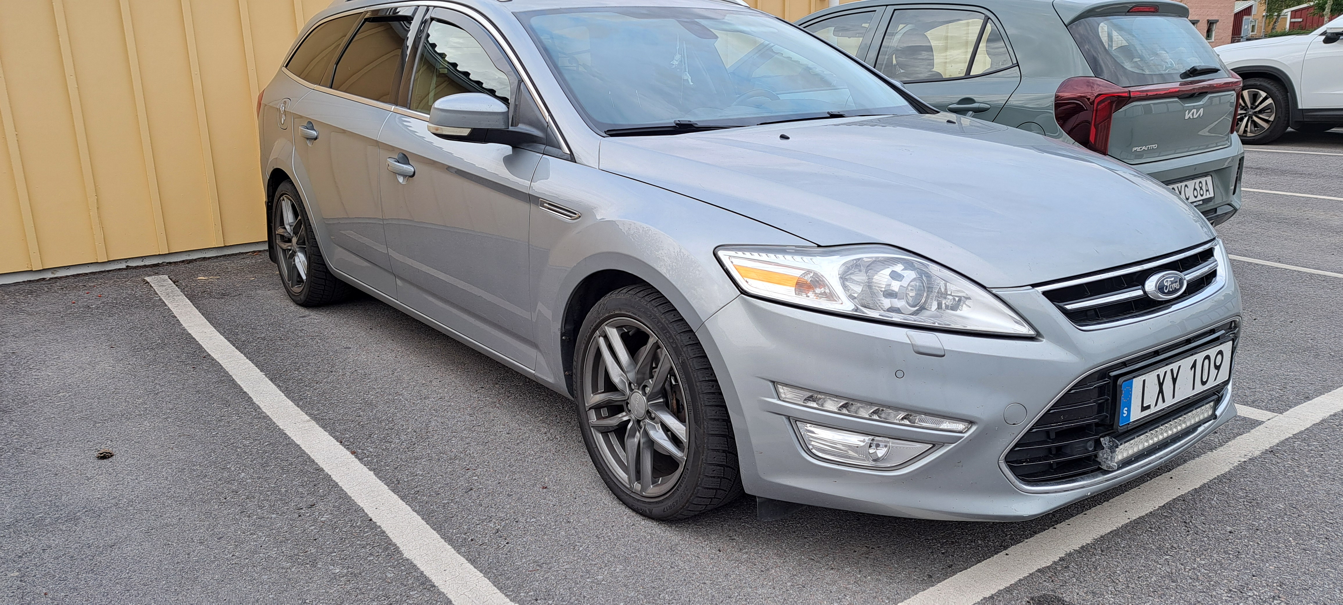 Ford Mondeo Kombi 1.6 TDCi Manuell 2011, bild 2/10