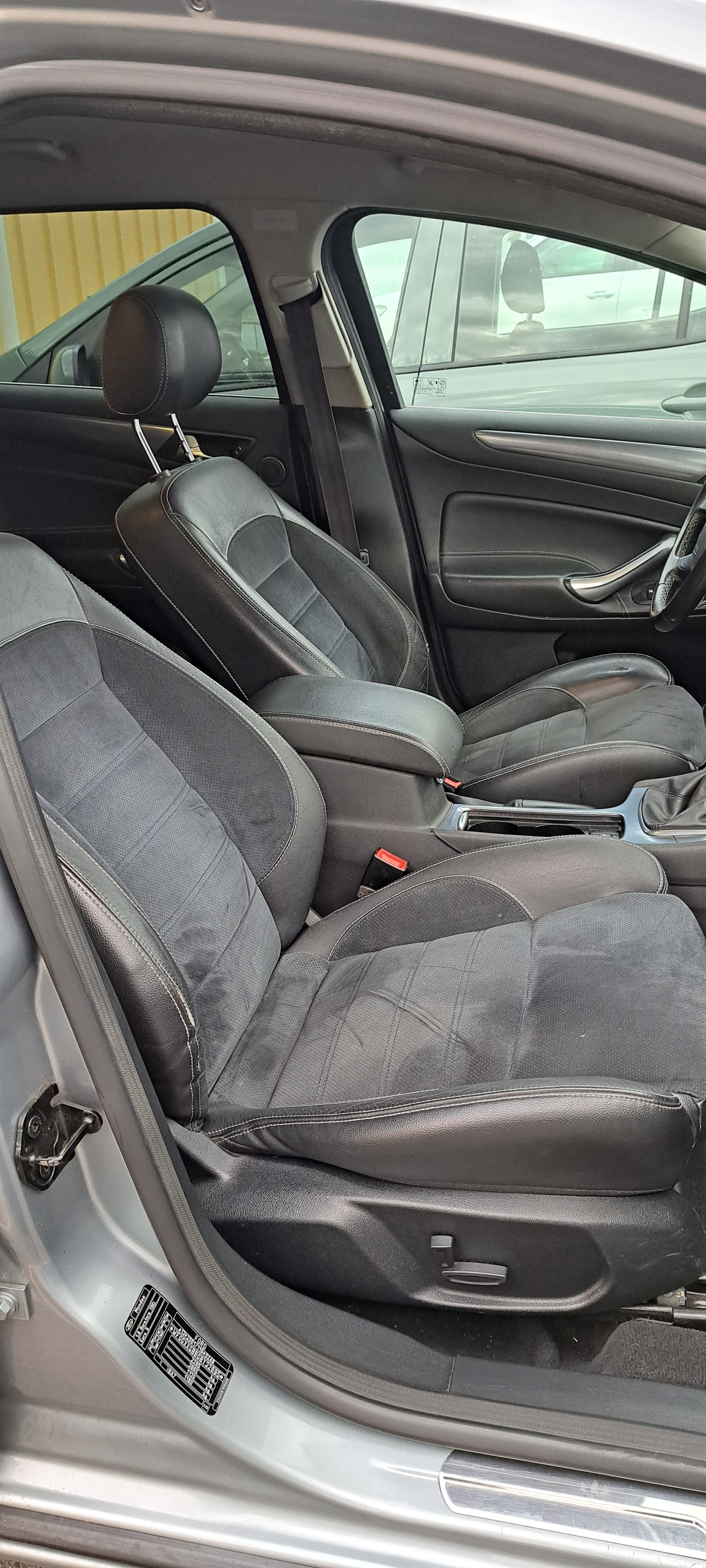 Ford Mondeo Kombi 1.6 TDCi Manuell 2011, bild 6/10