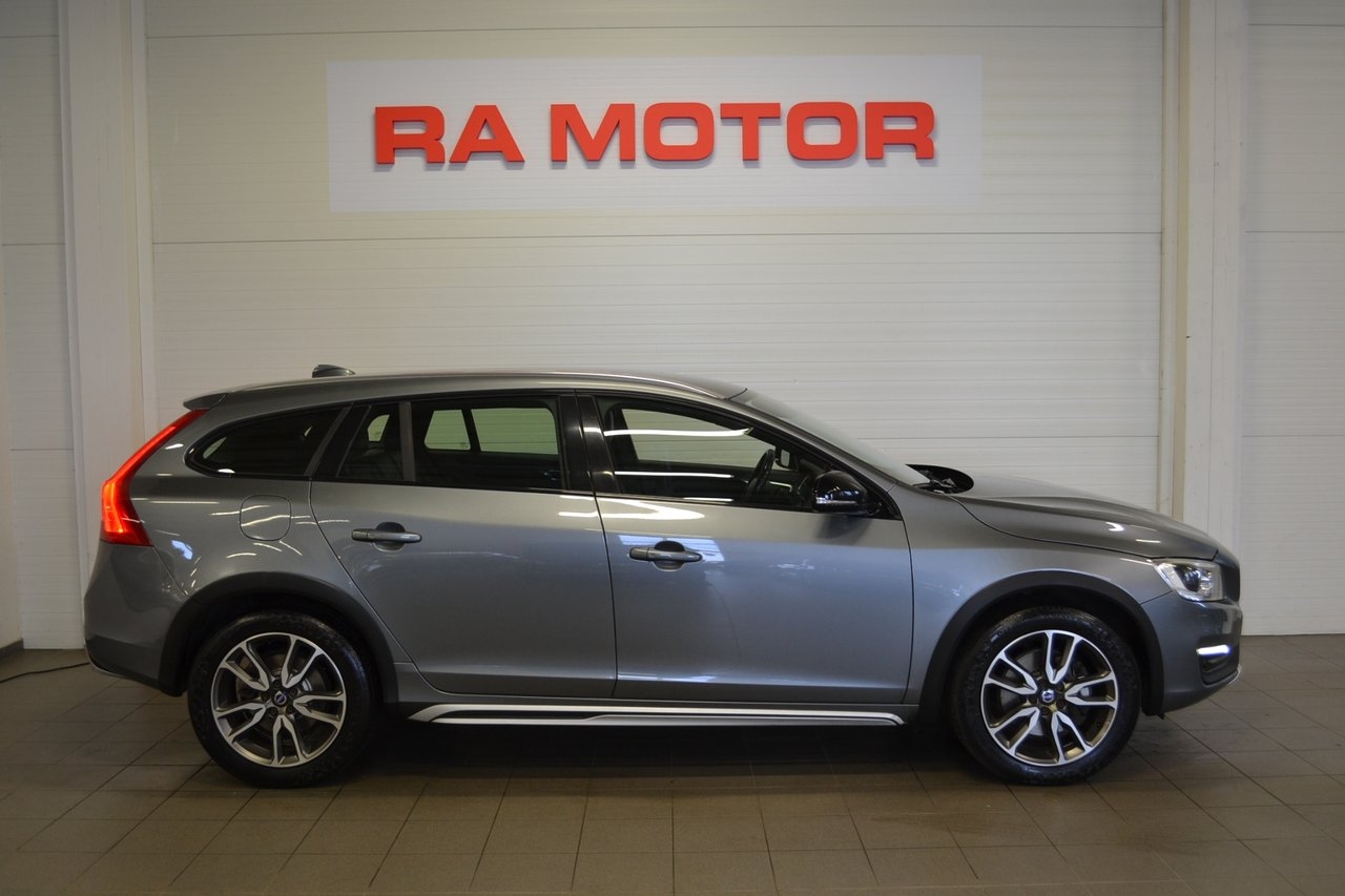 Volvo V60 Cross Country 2017, kuva 4/10